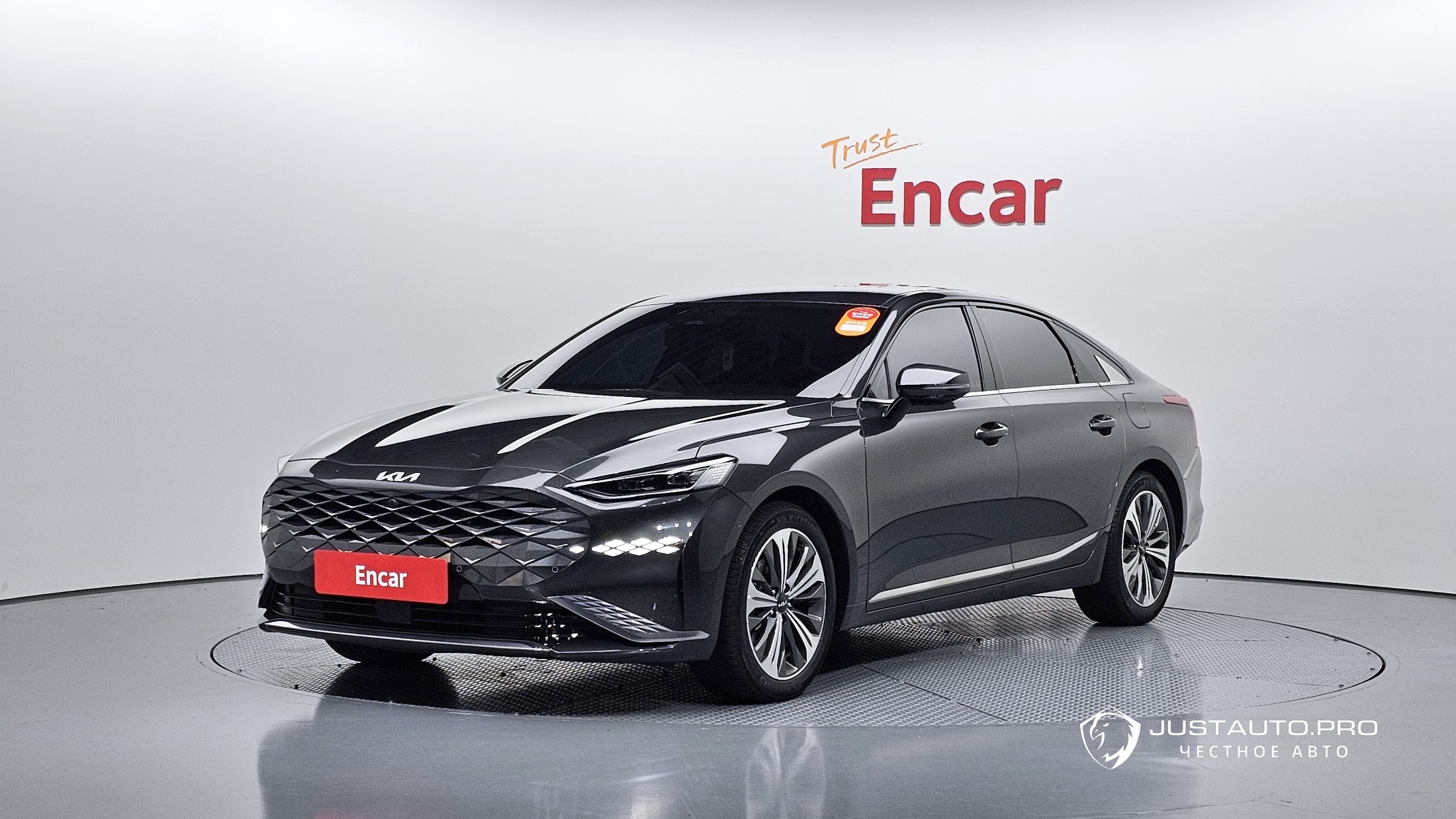 Автомобиль Kia K8