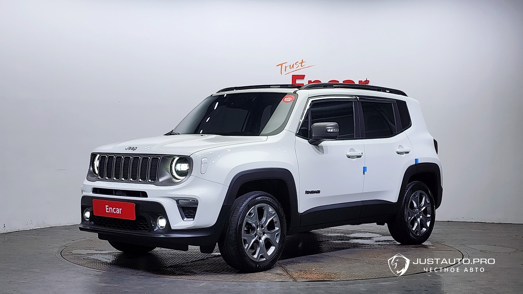 Автомобиль Jeep Renegade