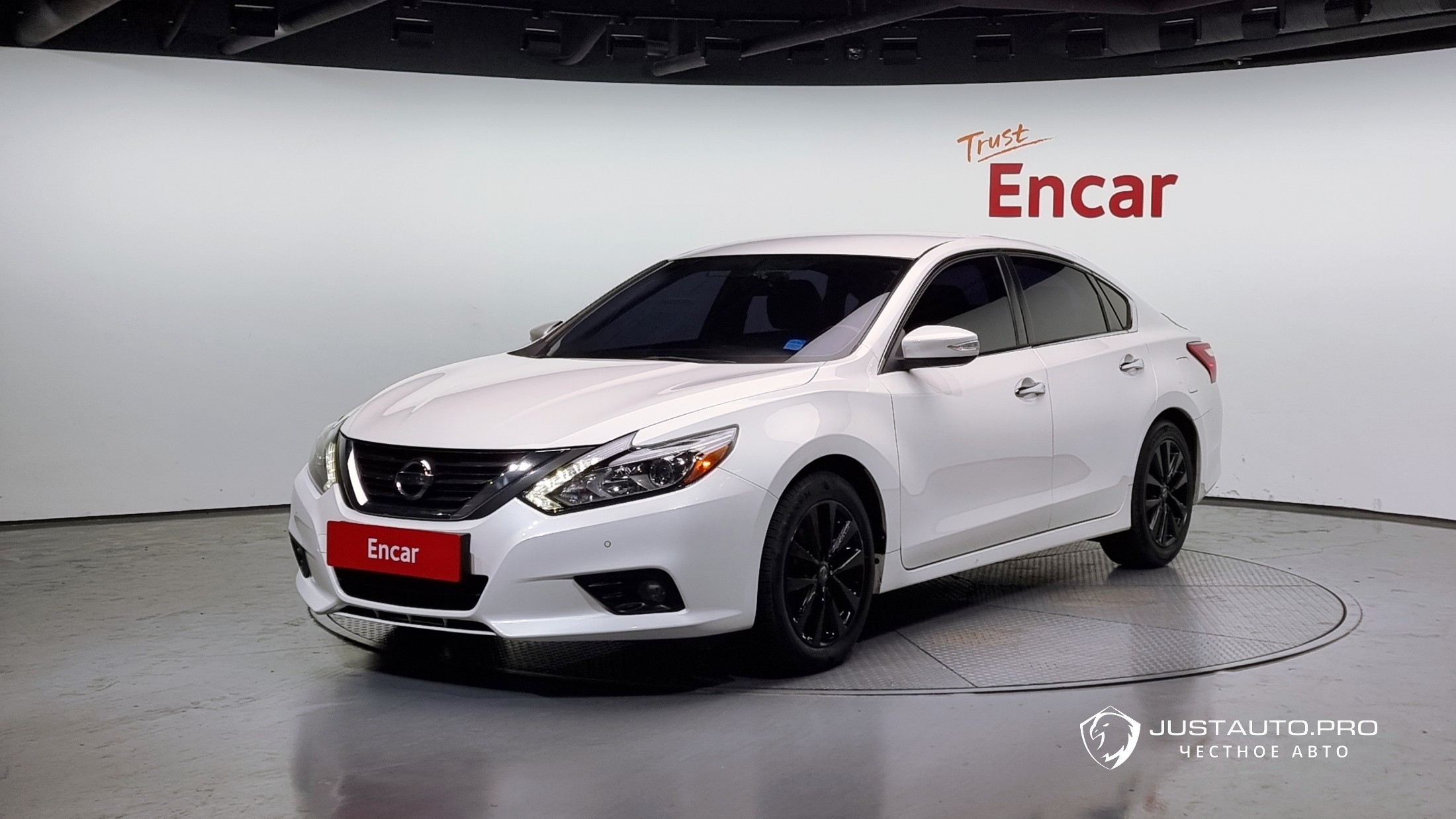 Автомобиль Nissan Altima