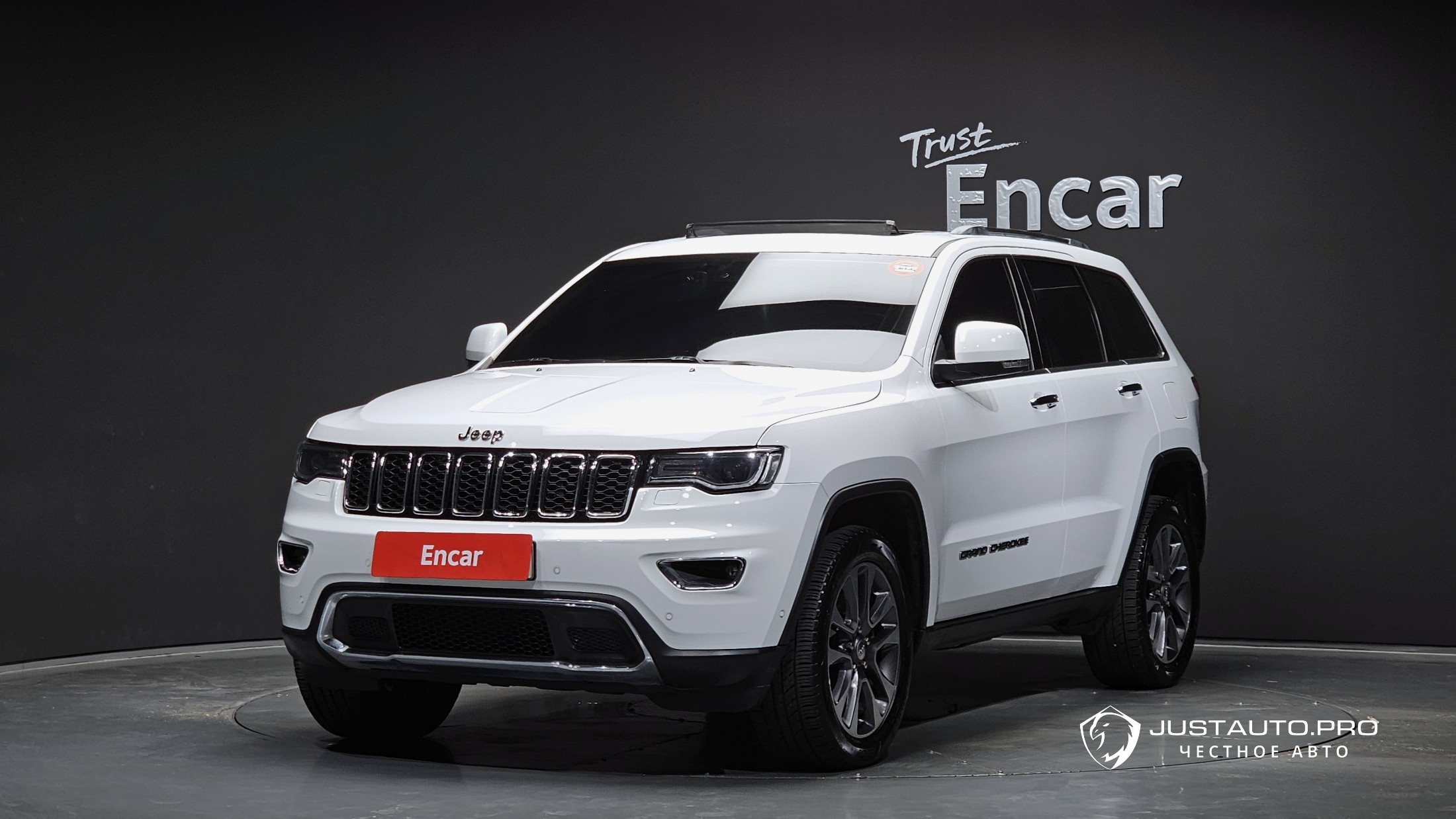 Автомобиль Jeep Cherokee