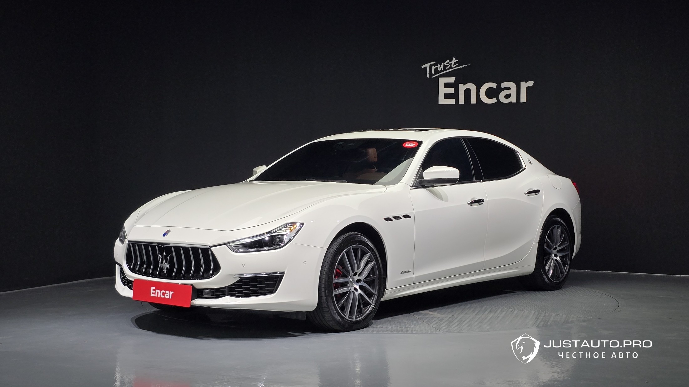 Автомобиль Maserati Ghibli