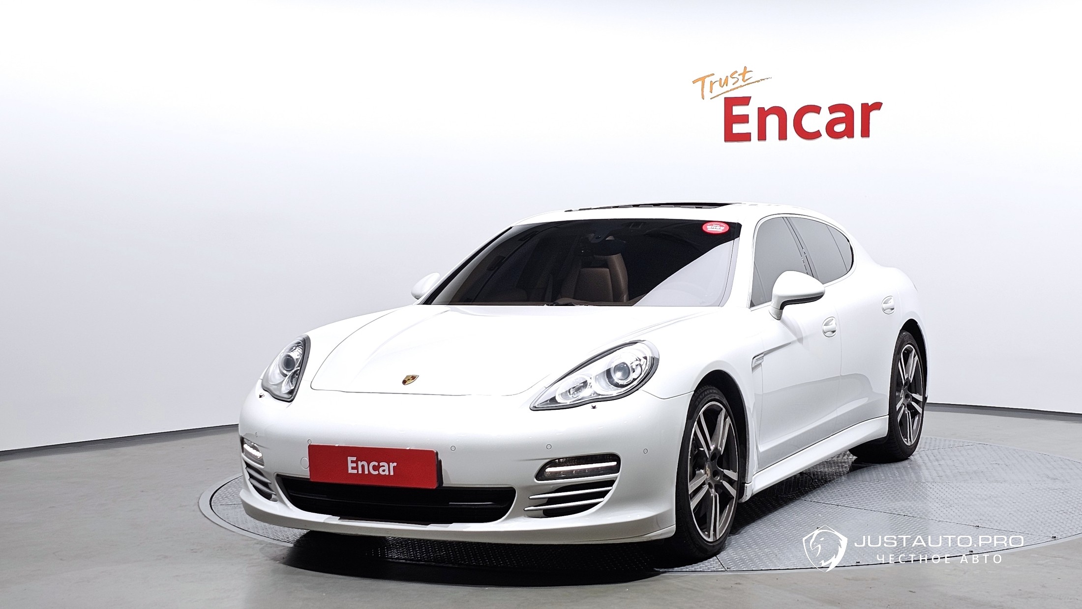 Автомобиль Porsche Panamera