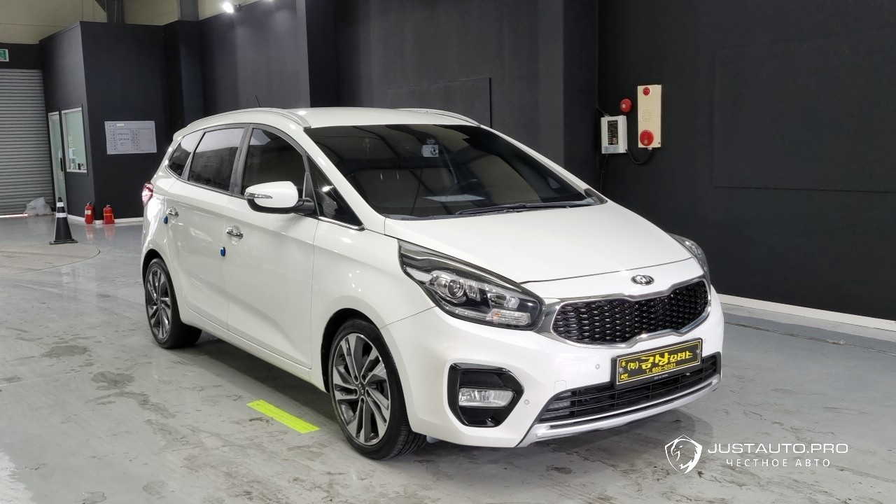 Автомобиль Kia Carens