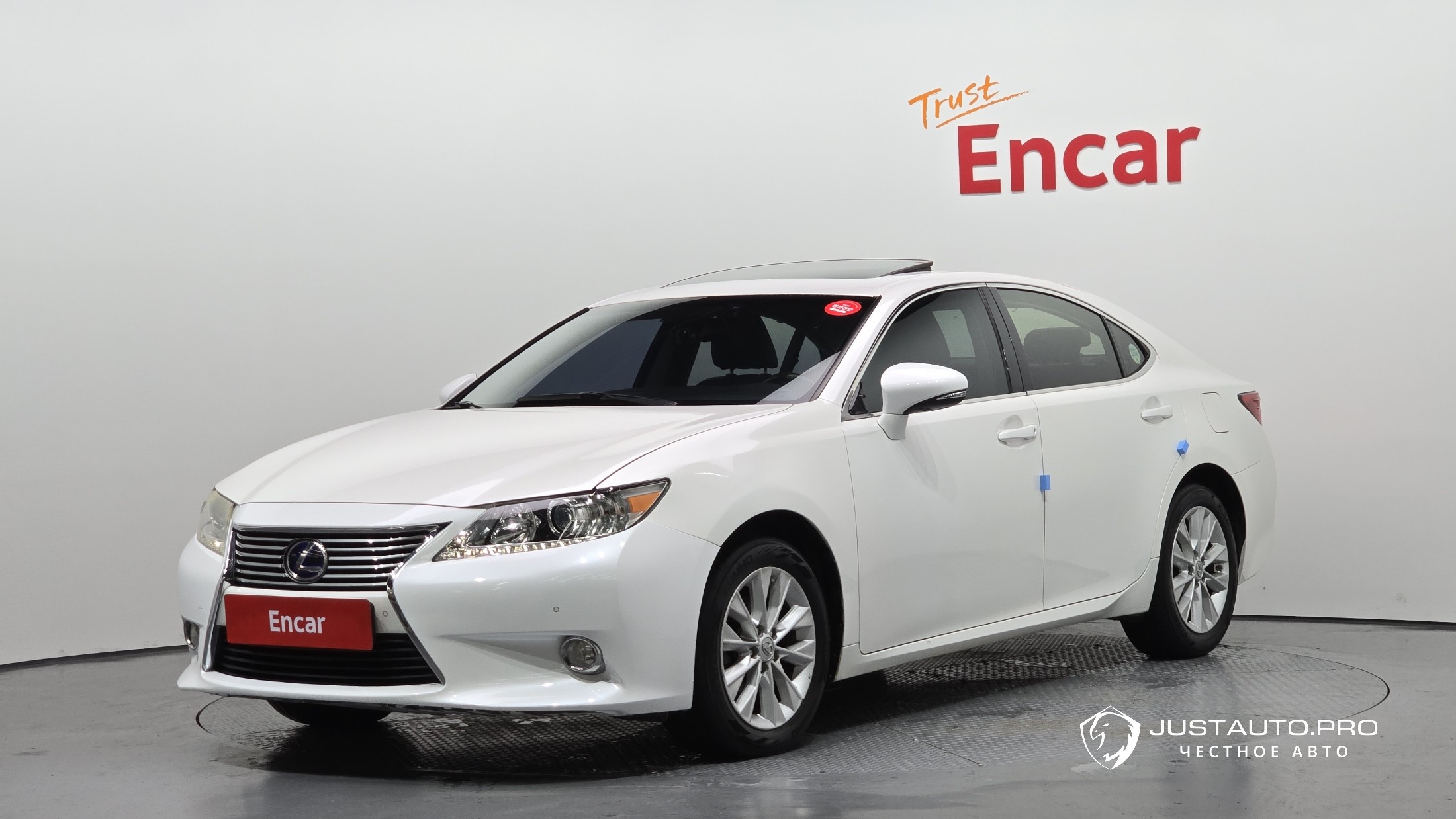 Автомобиль Lexus ES