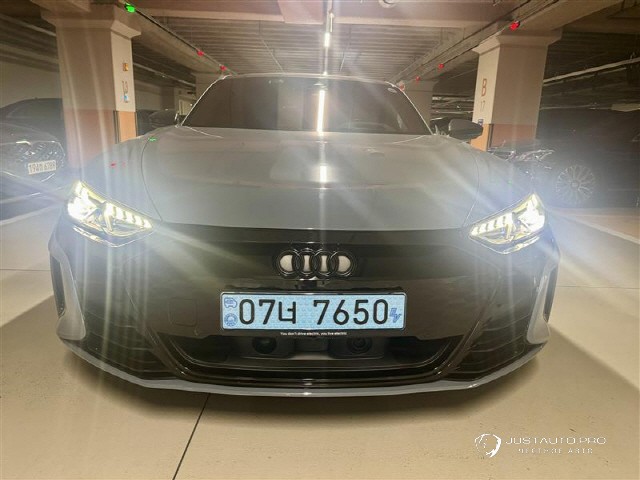 Автомобиль Audi RS e-tron GT