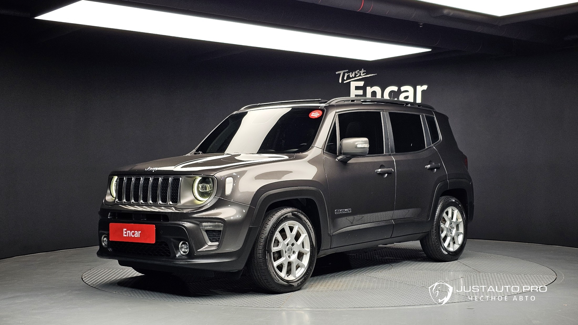 Автомобиль Jeep Renegade