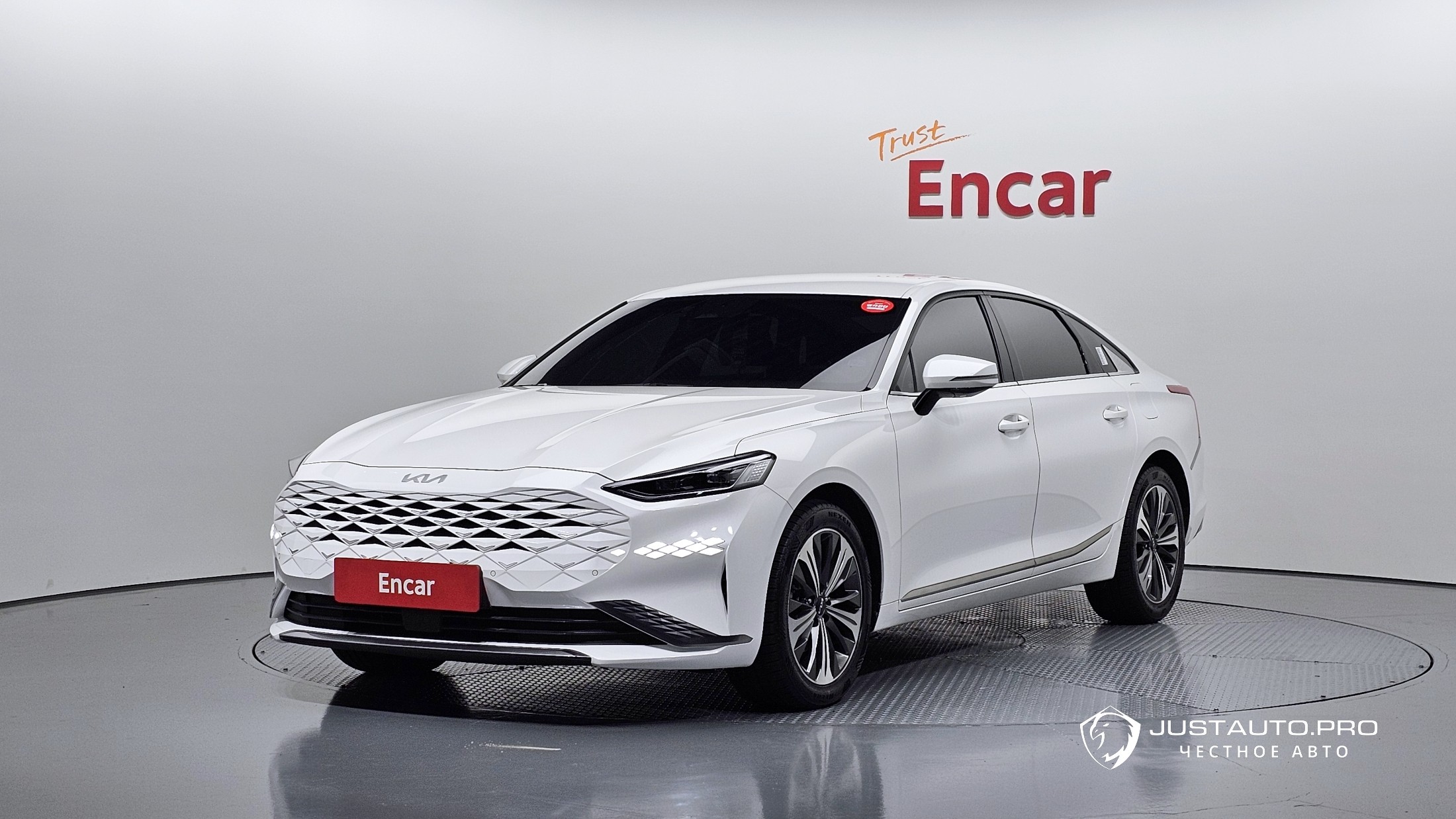 Автомобиль Kia K8