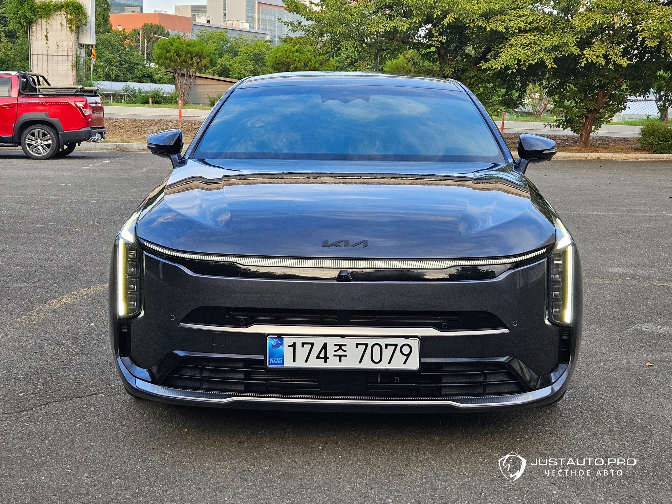 Автомобиль Kia K8