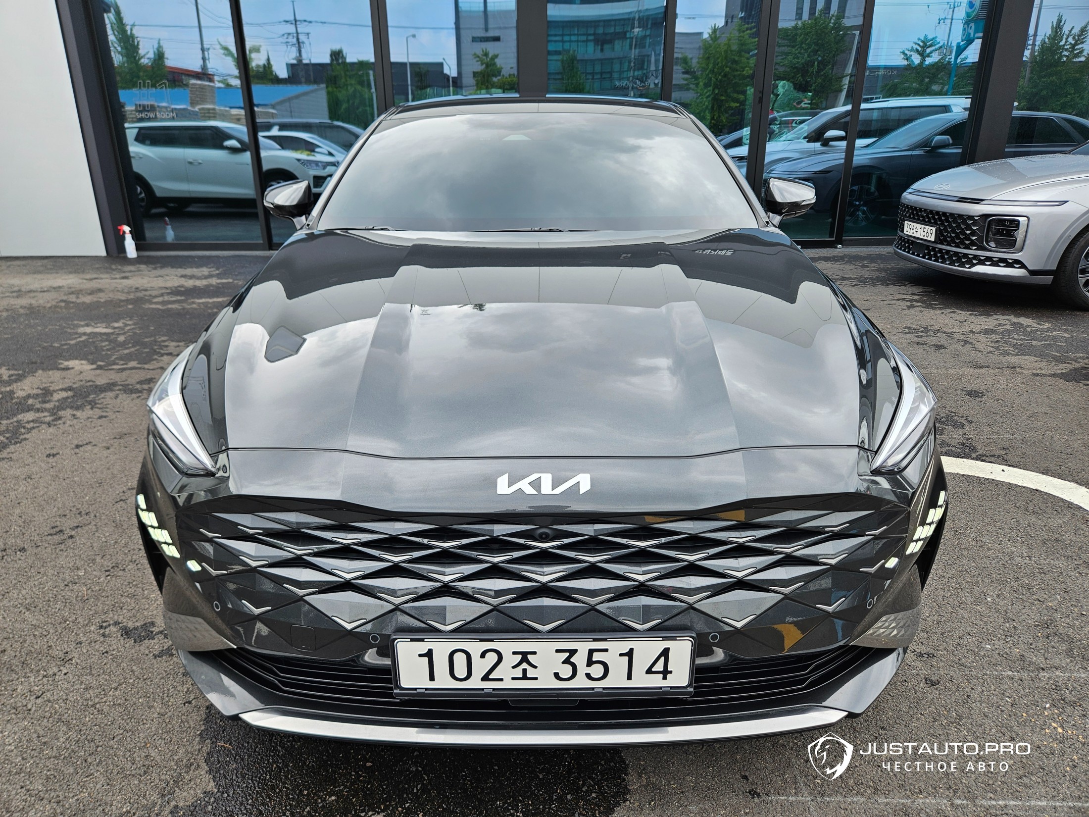 Автомобиль Kia K8