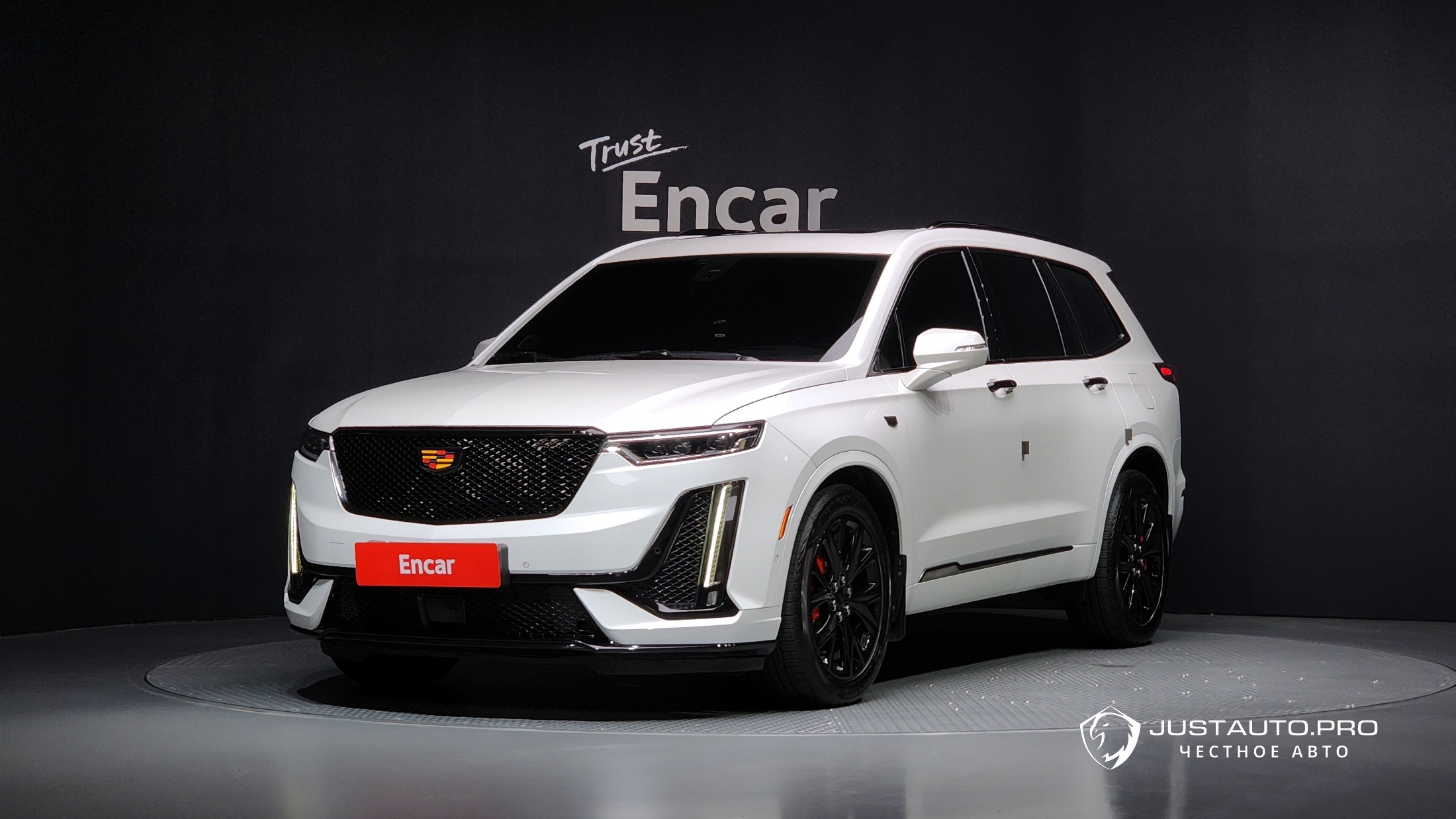 Автомобиль Cadillac XT6