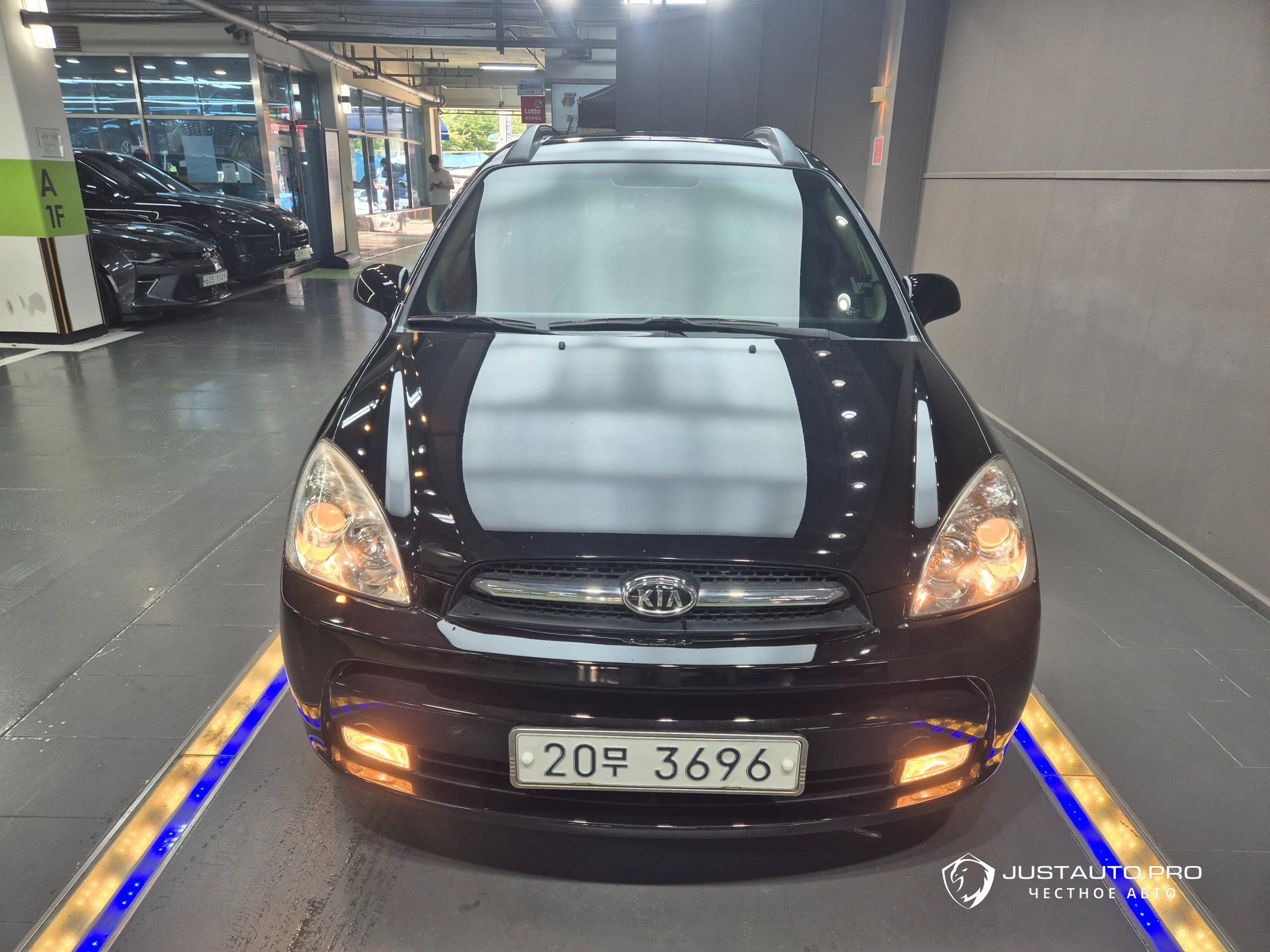 Автомобиль Kia Carens