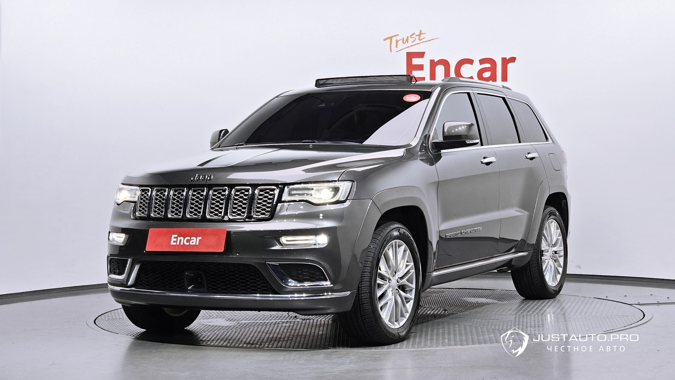 Автомобиль Jeep Cherokee