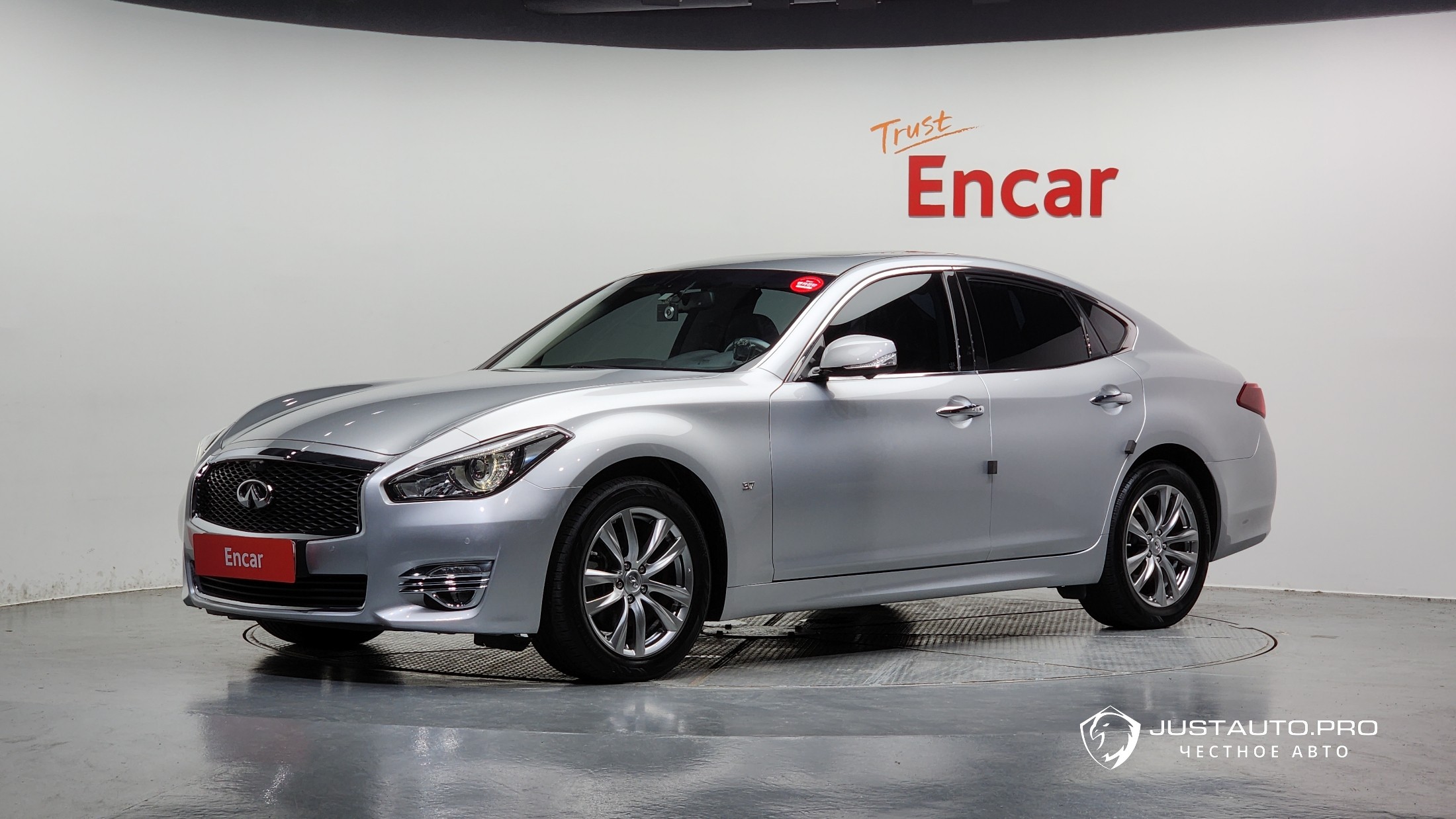 Автомобиль Infiniti Q70