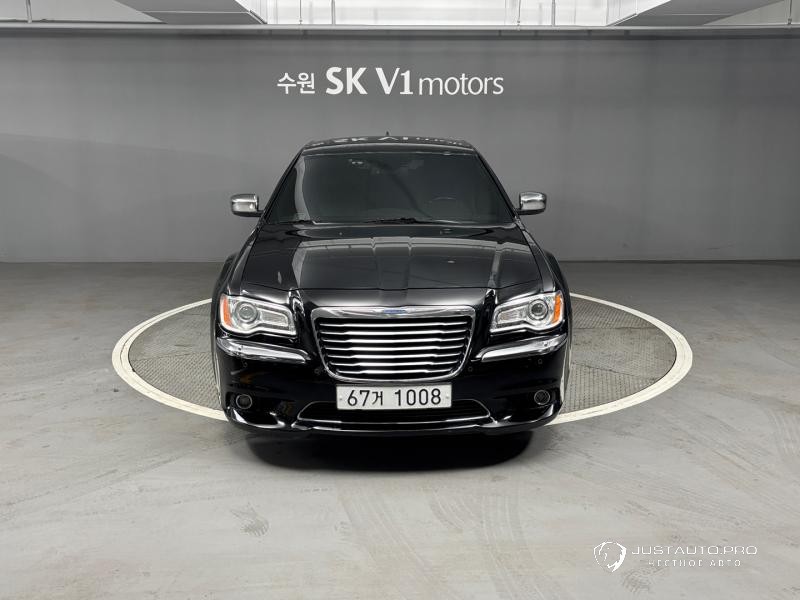 Автомобиль Chrysler 300C