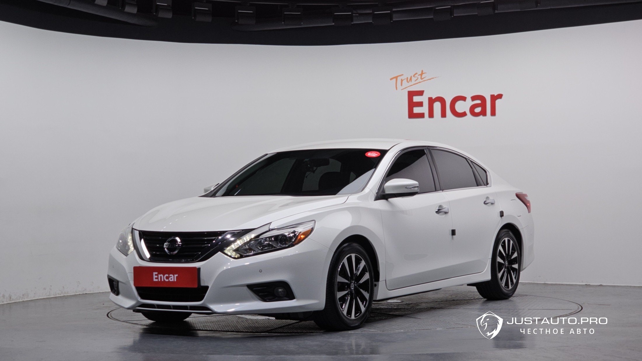 Автомобиль Nissan Altima