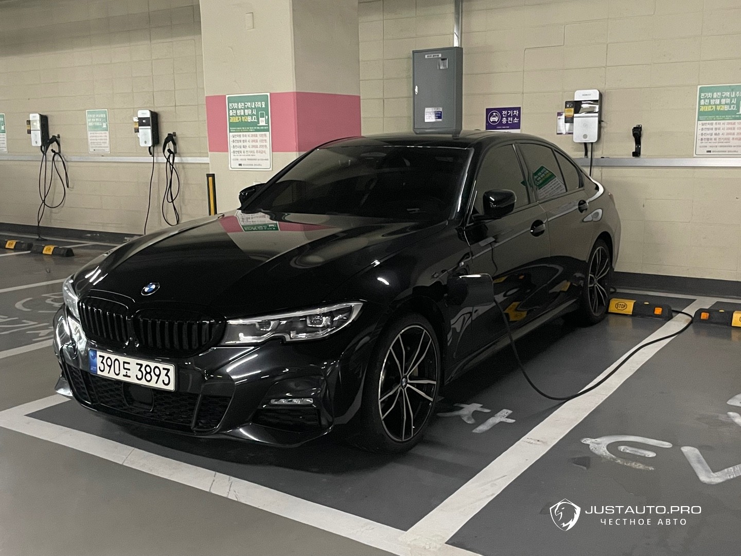 Автомобиль BMW 3-Series