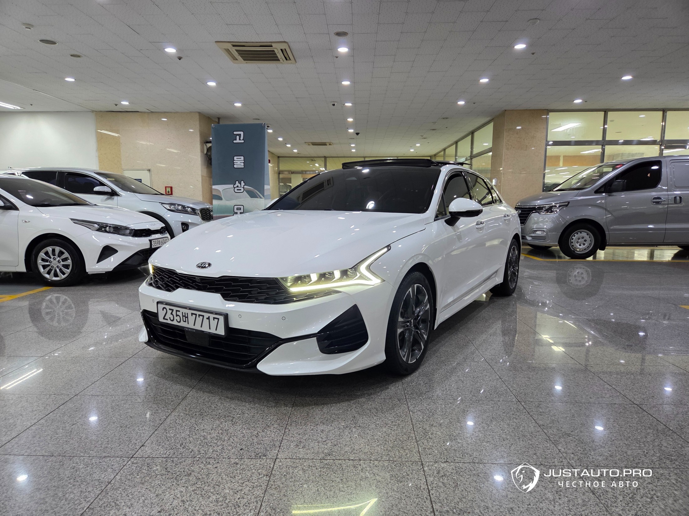 Автомобиль Kia K5