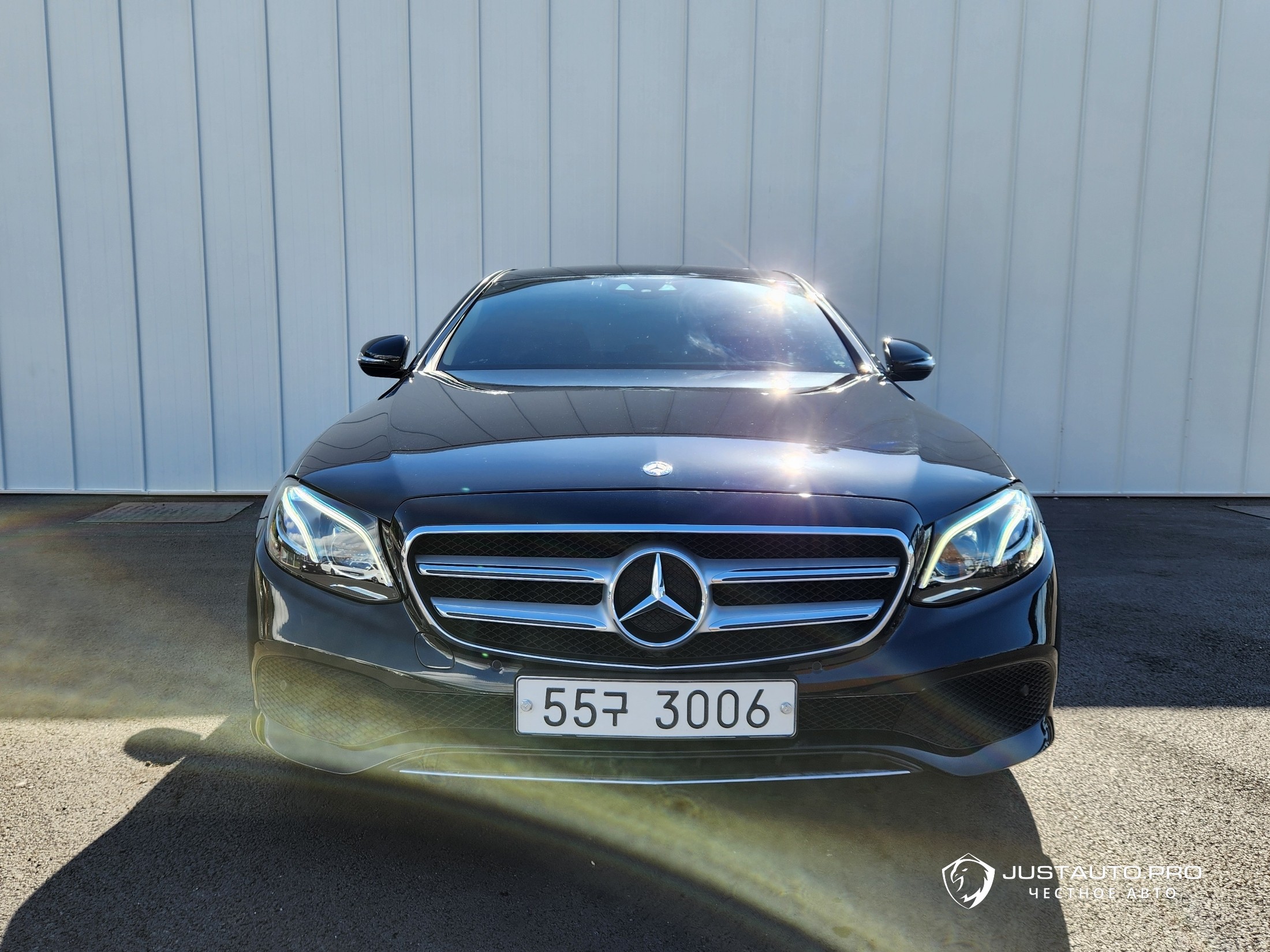 Автомобиль Mercedes-Benz E-Class