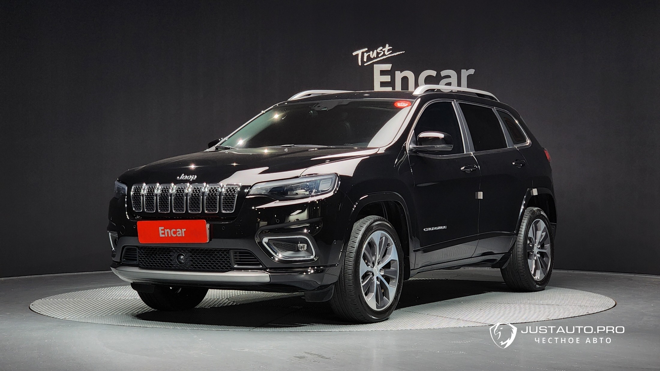 Автомобиль Jeep Cherokee