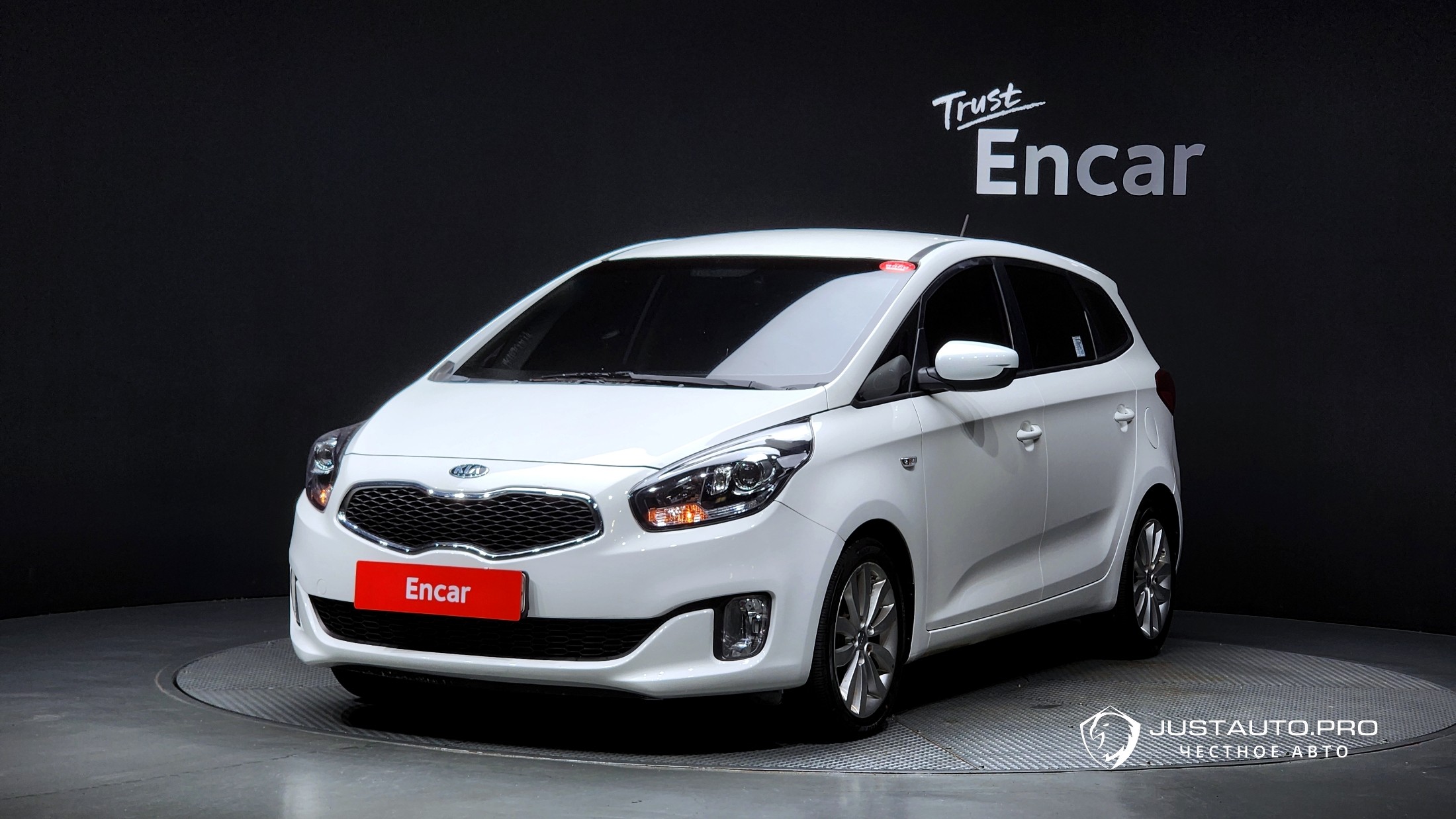 Автомобиль Kia Carens