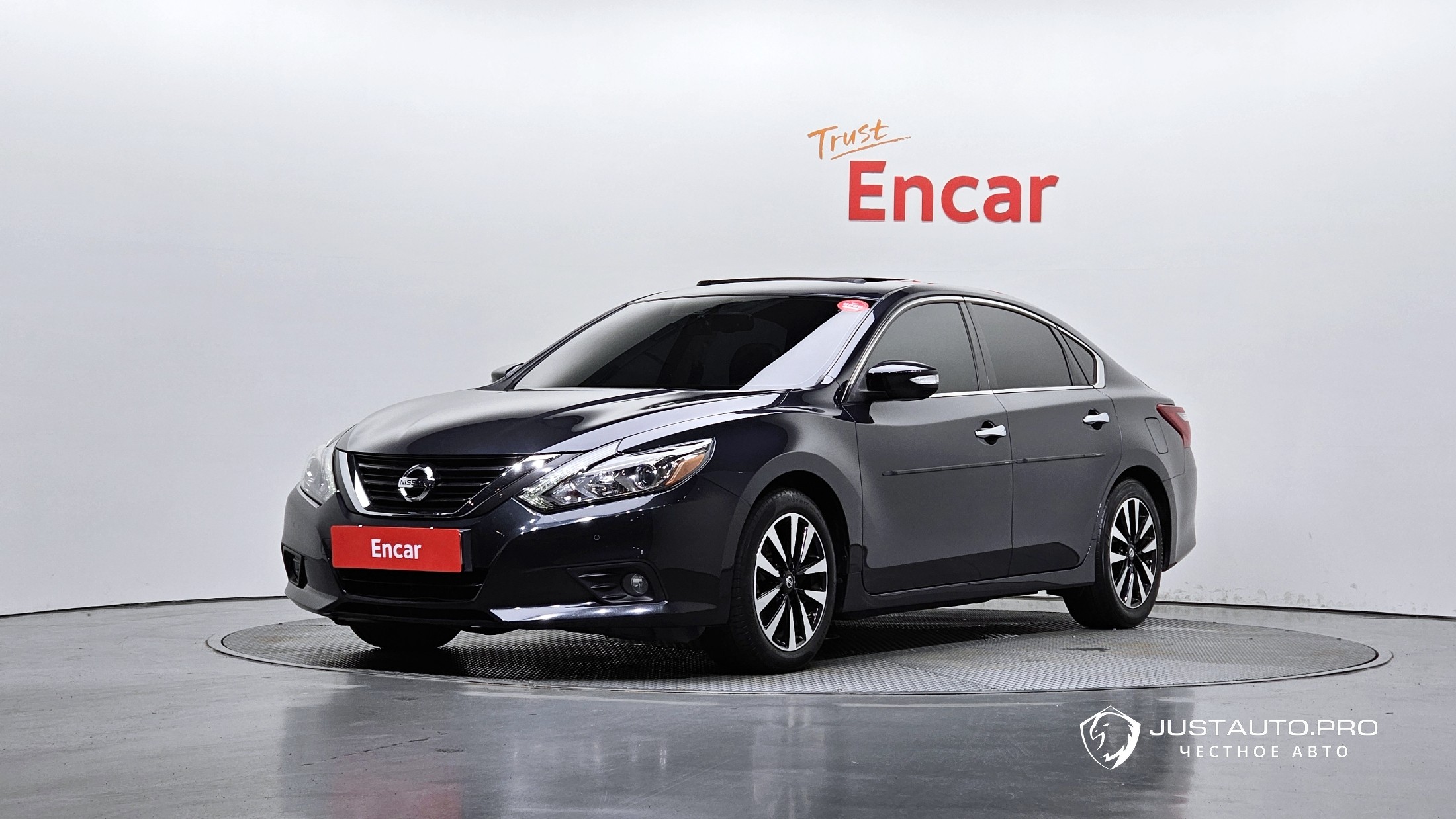 Автомобиль Nissan Altima