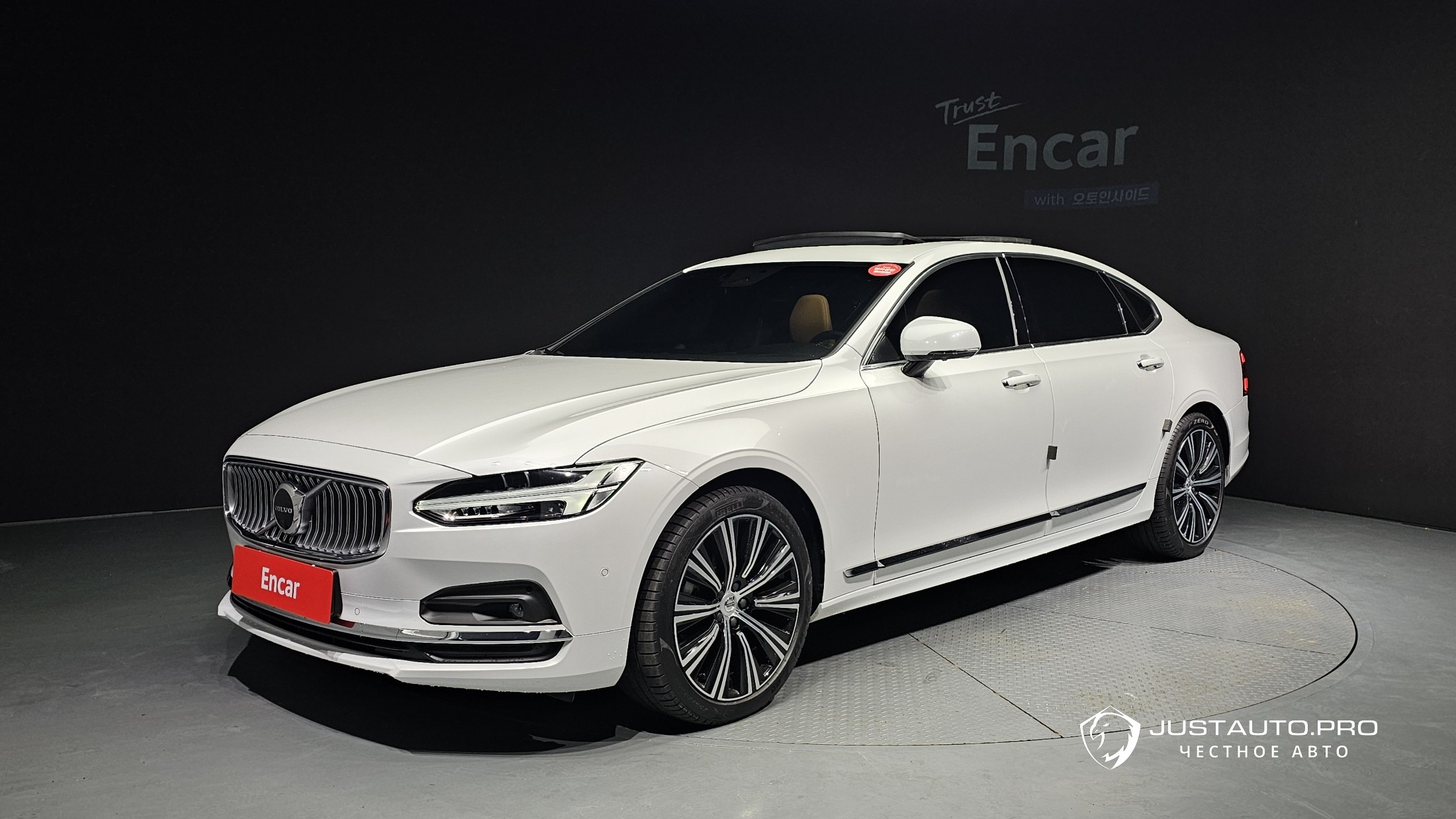 Автомобиль Volvo S90