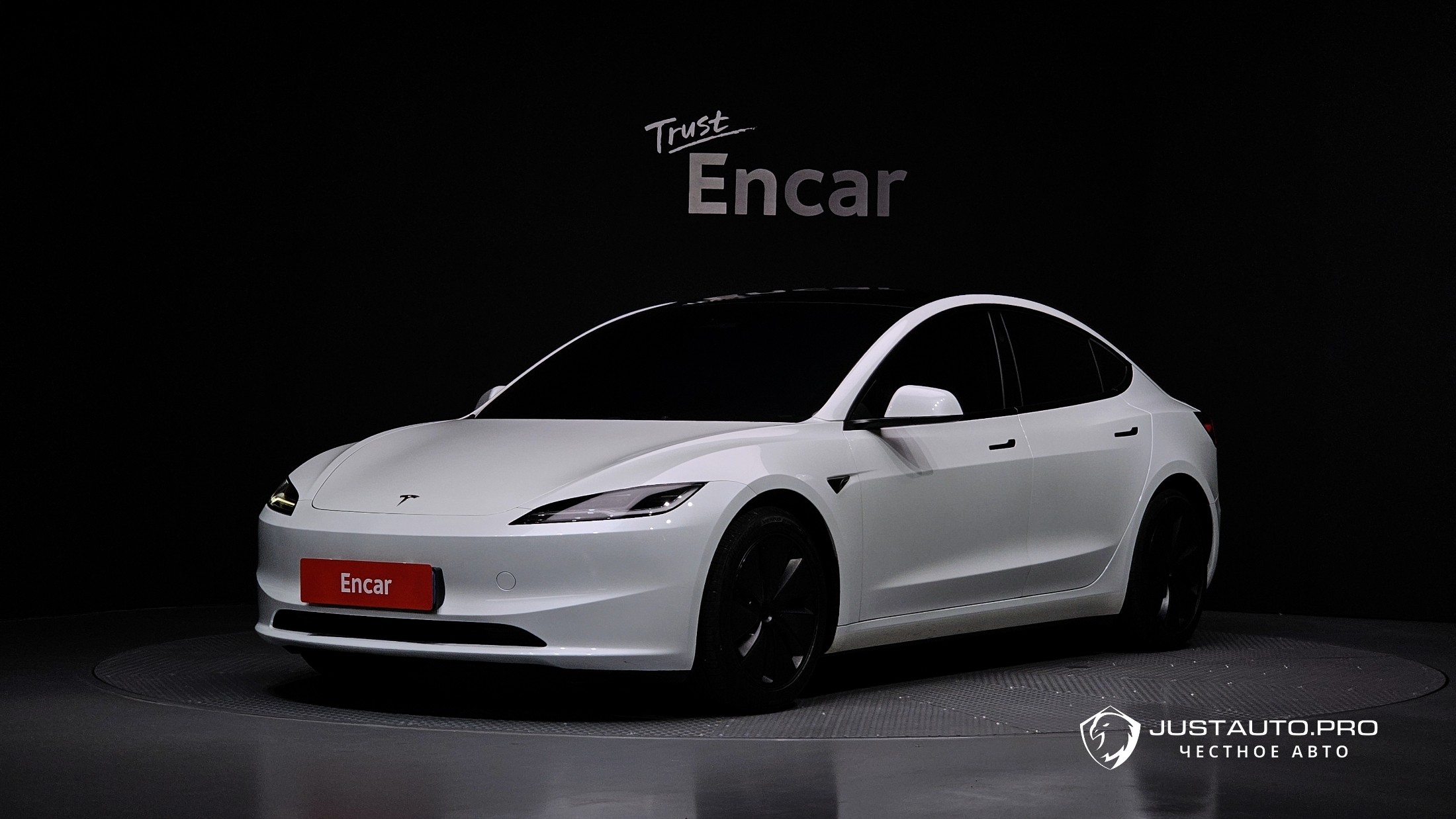 Автомобиль Tesla Model 3