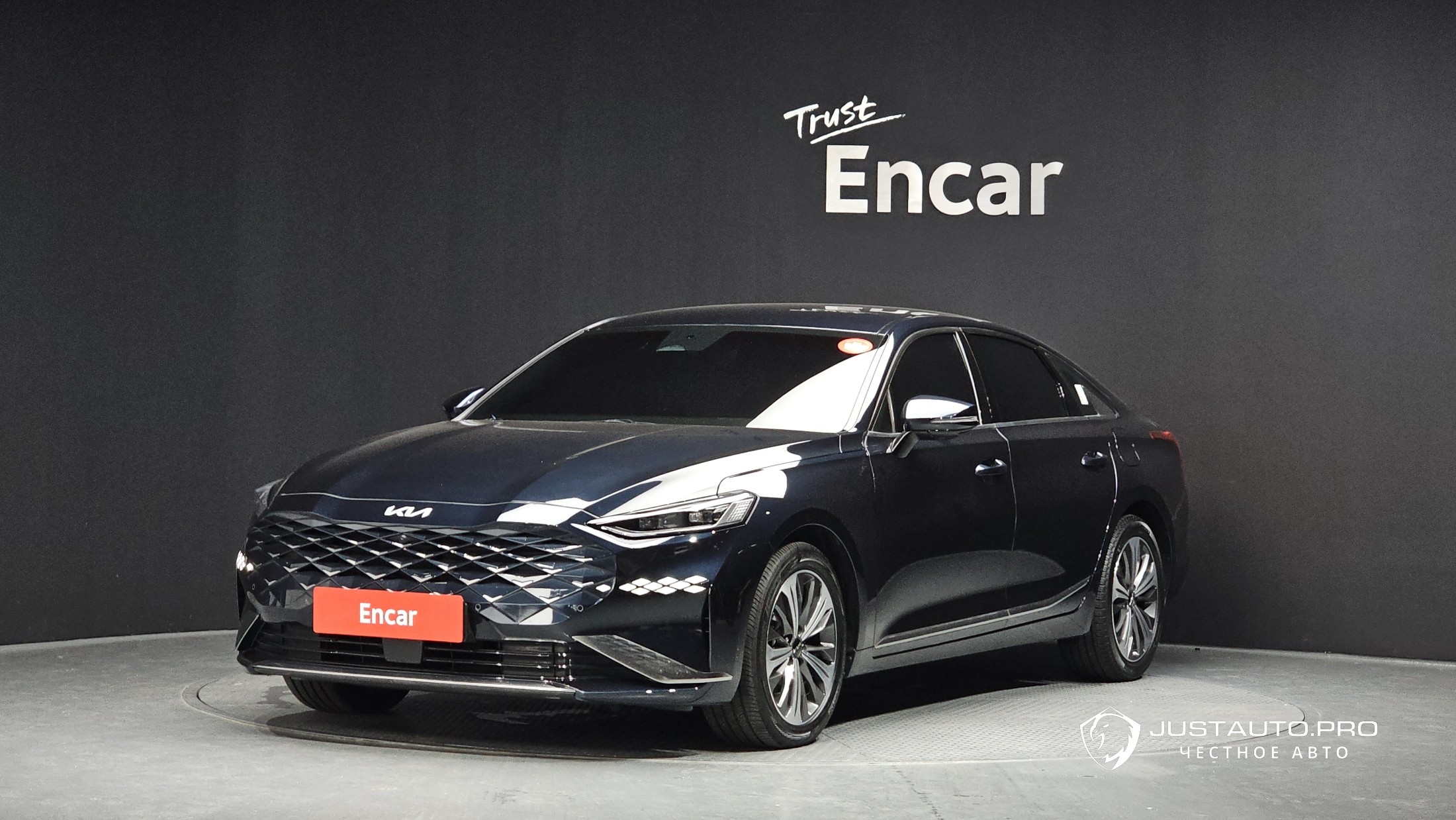 Автомобиль Kia K8