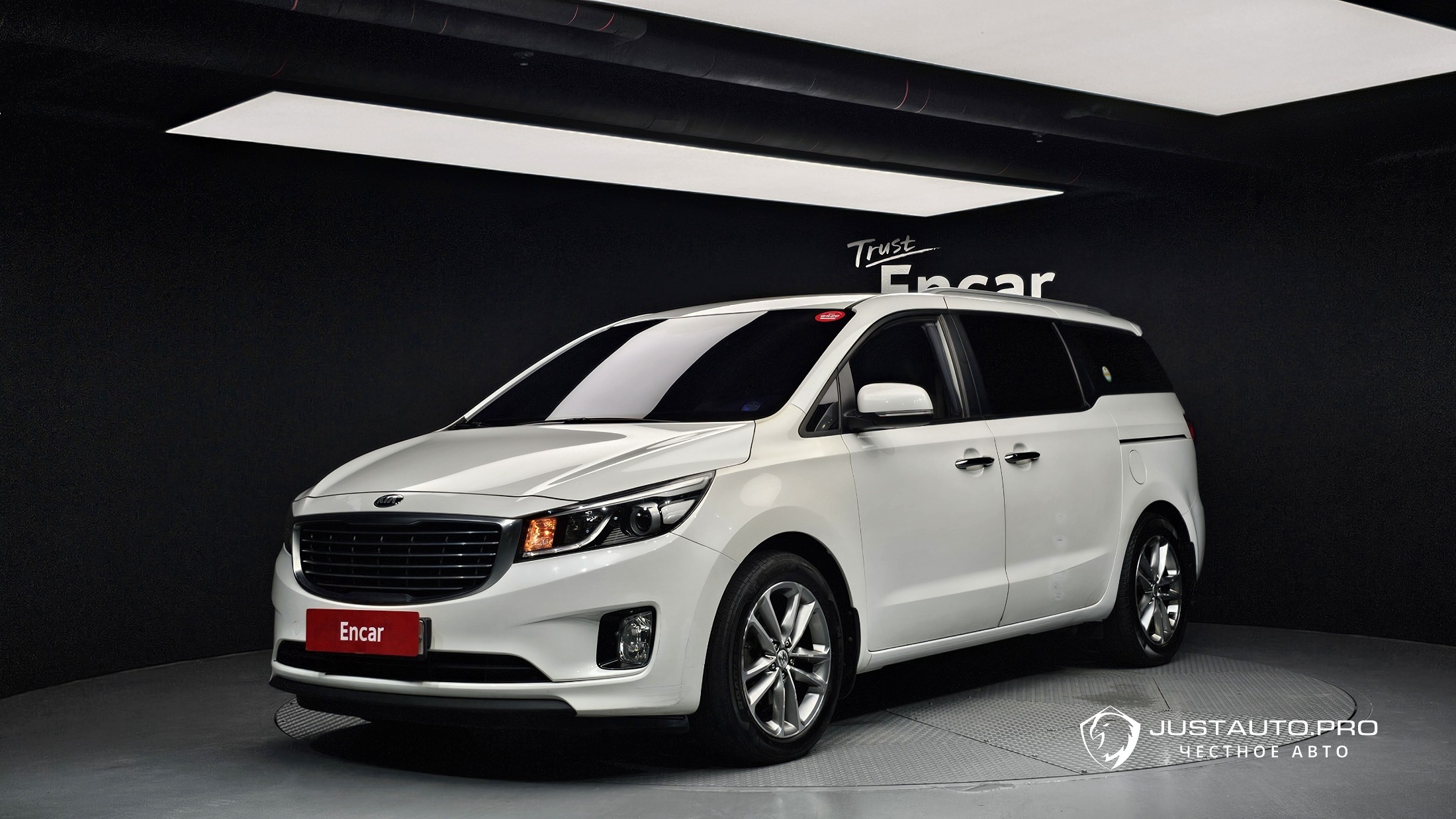 Автомобиль Kia Canival