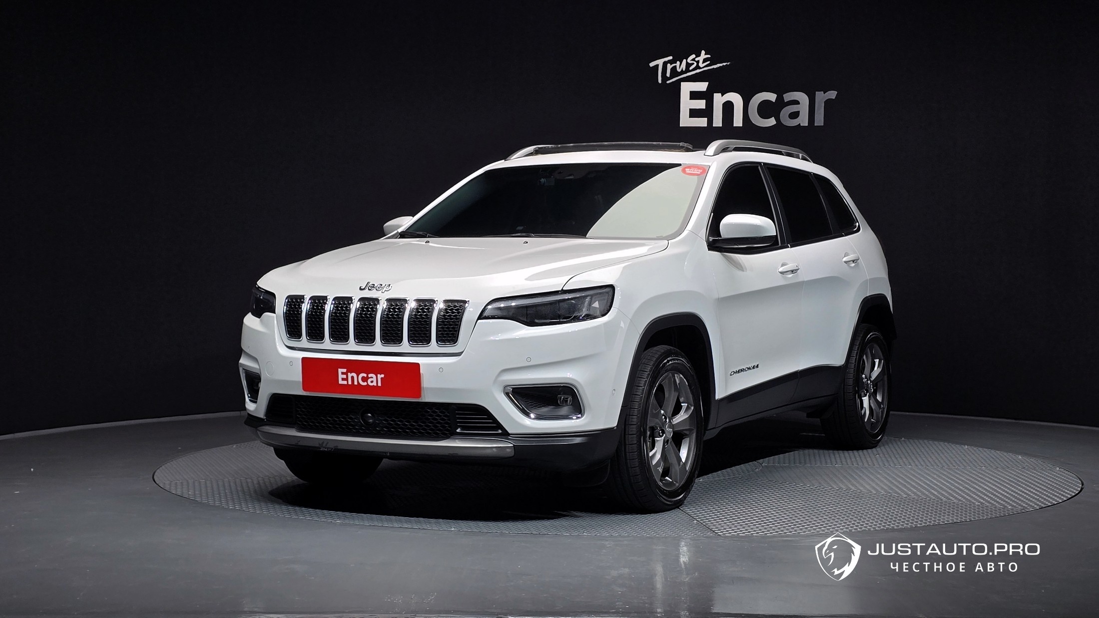Автомобиль Jeep Cherokee