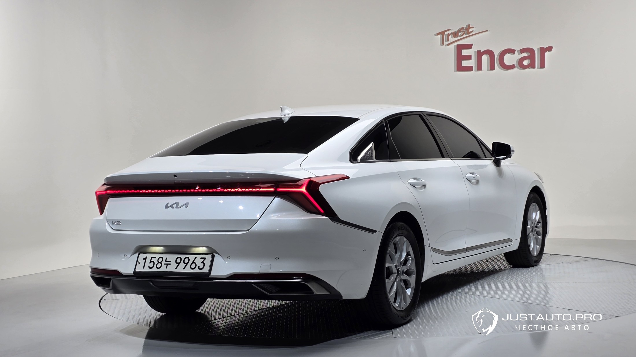 Автомобиль Kia K8