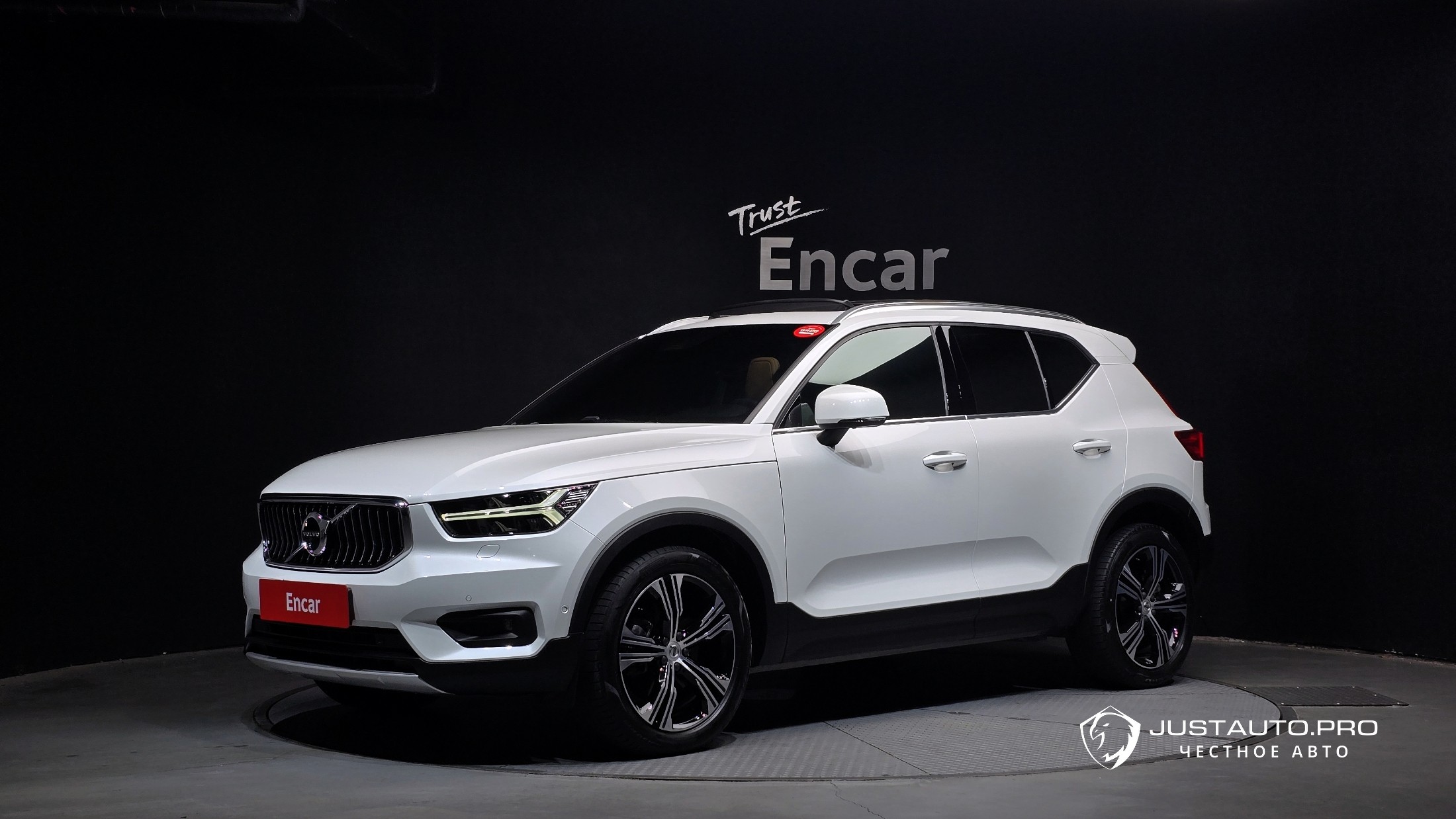 Автомобиль Volvo XC40