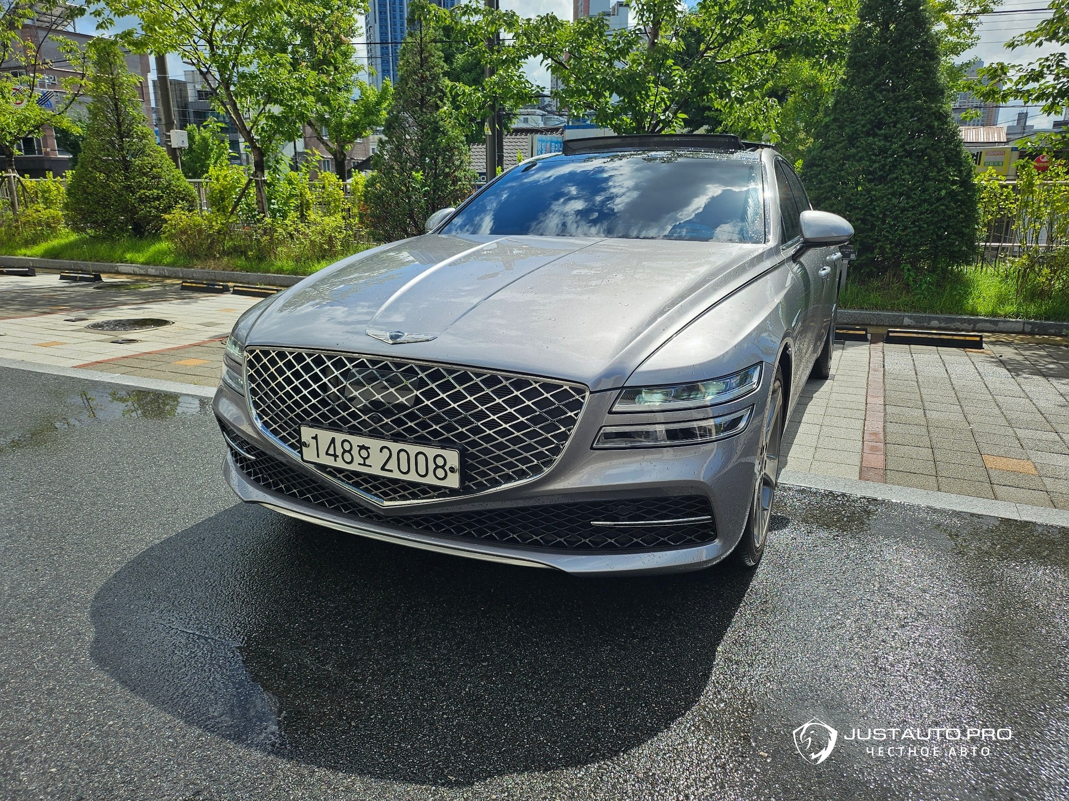 Автомобиль Genesis G80