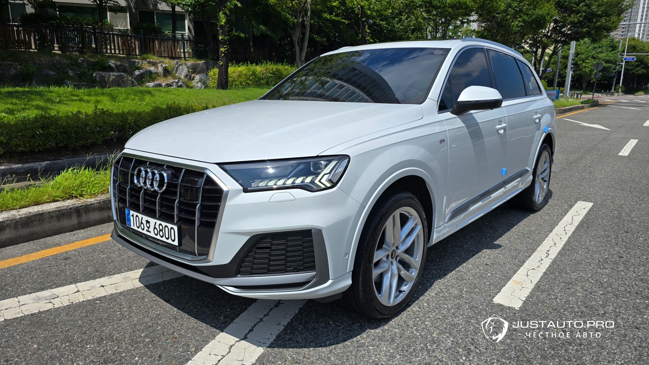 Автомобиль Audi Q7