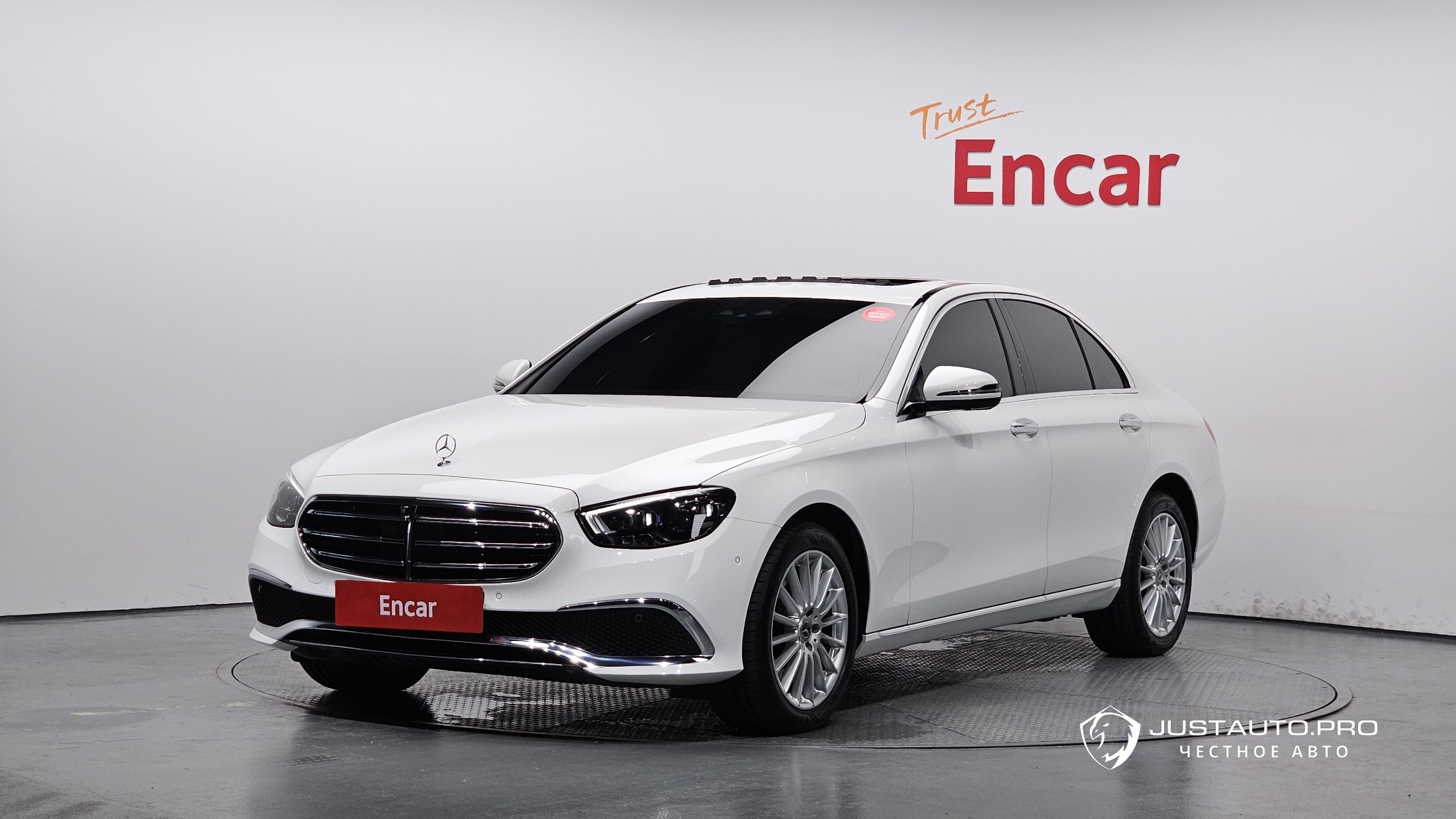 Автомобиль Mercedes-Benz E-Class