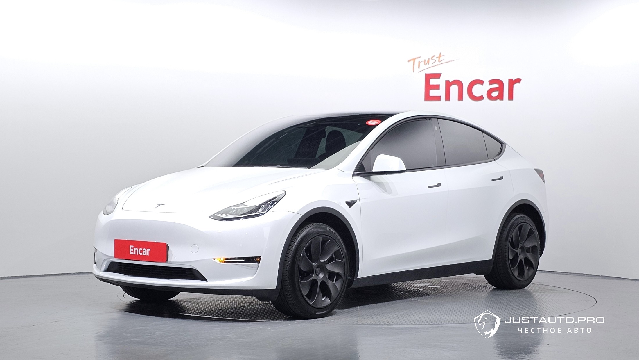 Автомобиль Tesla Model Y
