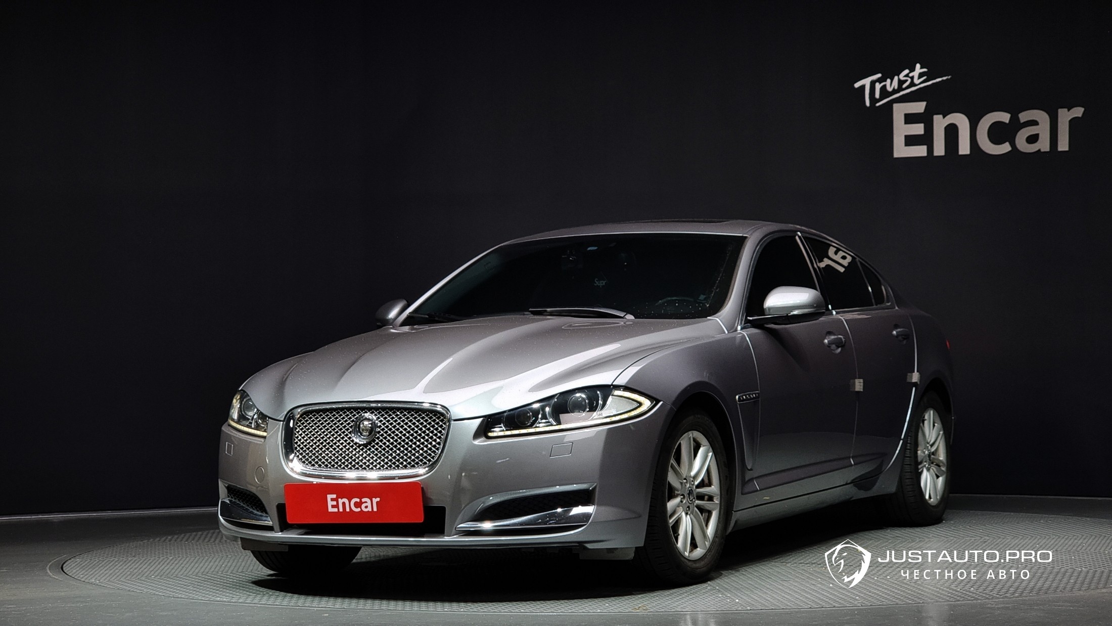 Автомобиль Jaguar XF