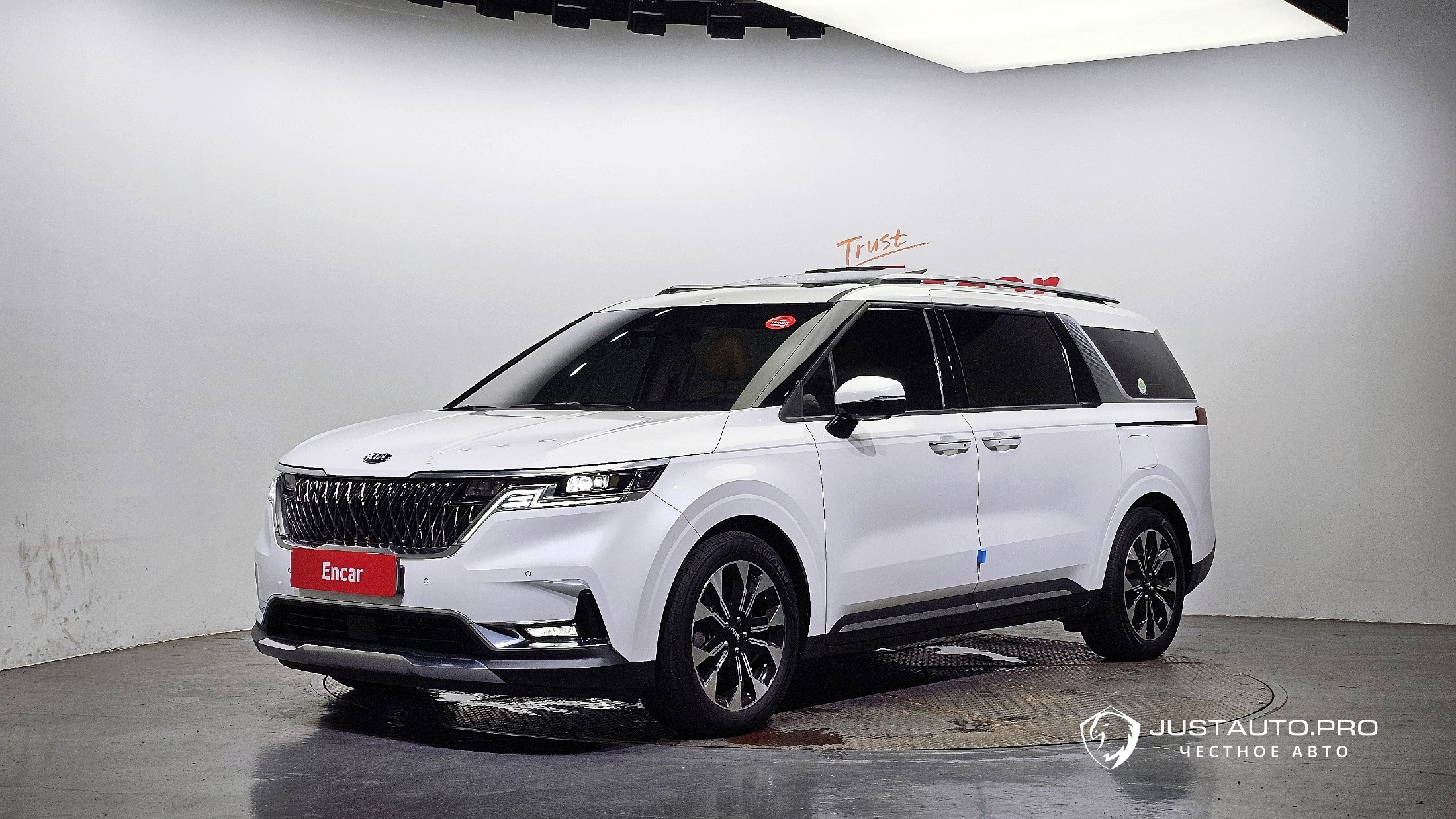 Автомобиль Kia Canival
