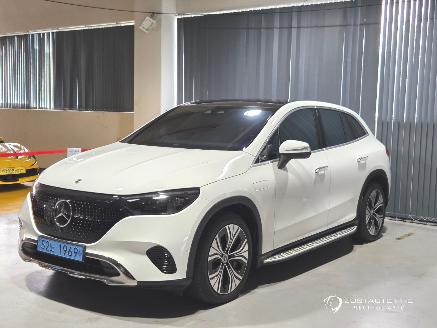 Автомобиль Mercedes-Benz EQE