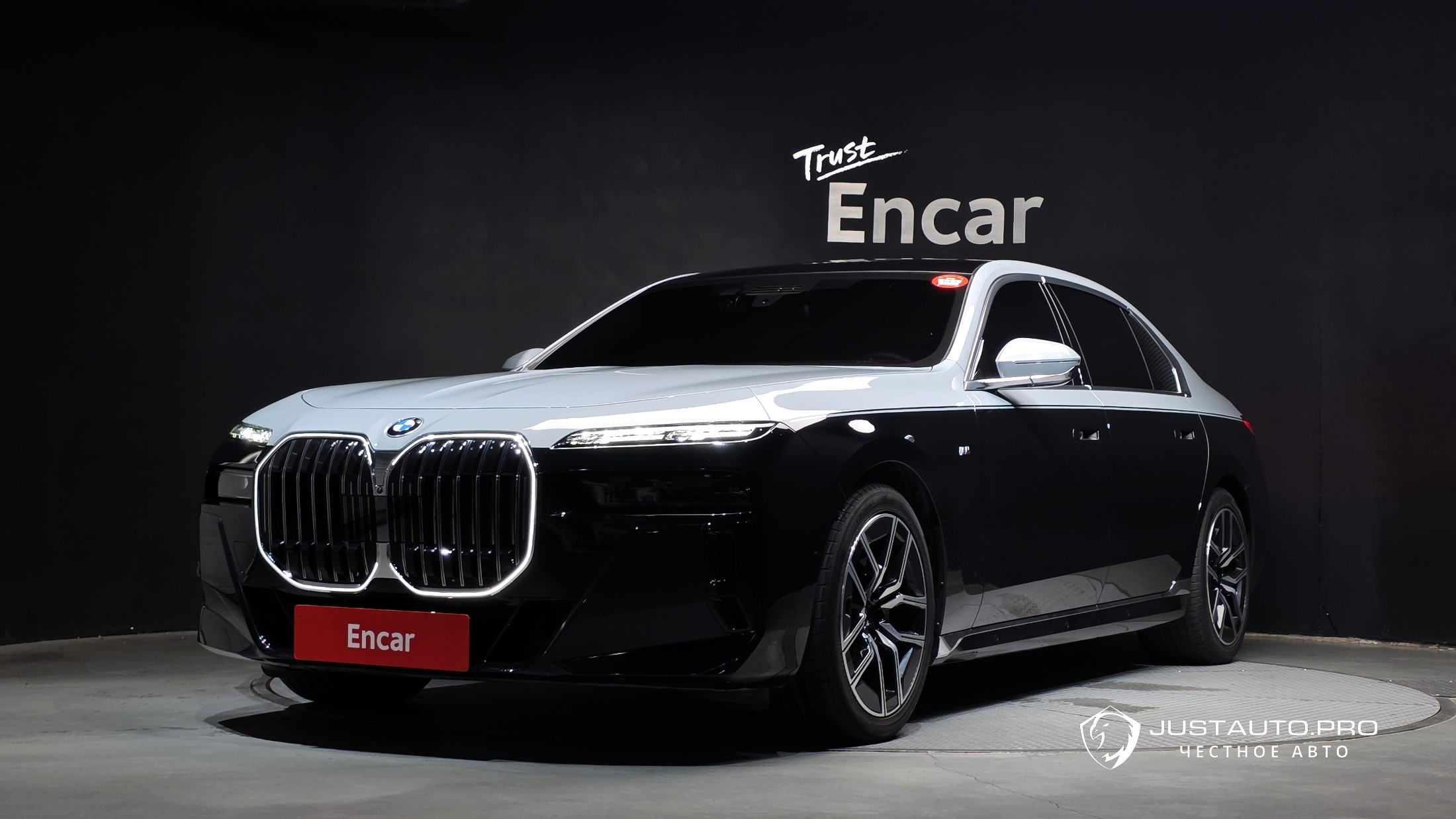 Автомобиль BMW 7-Series