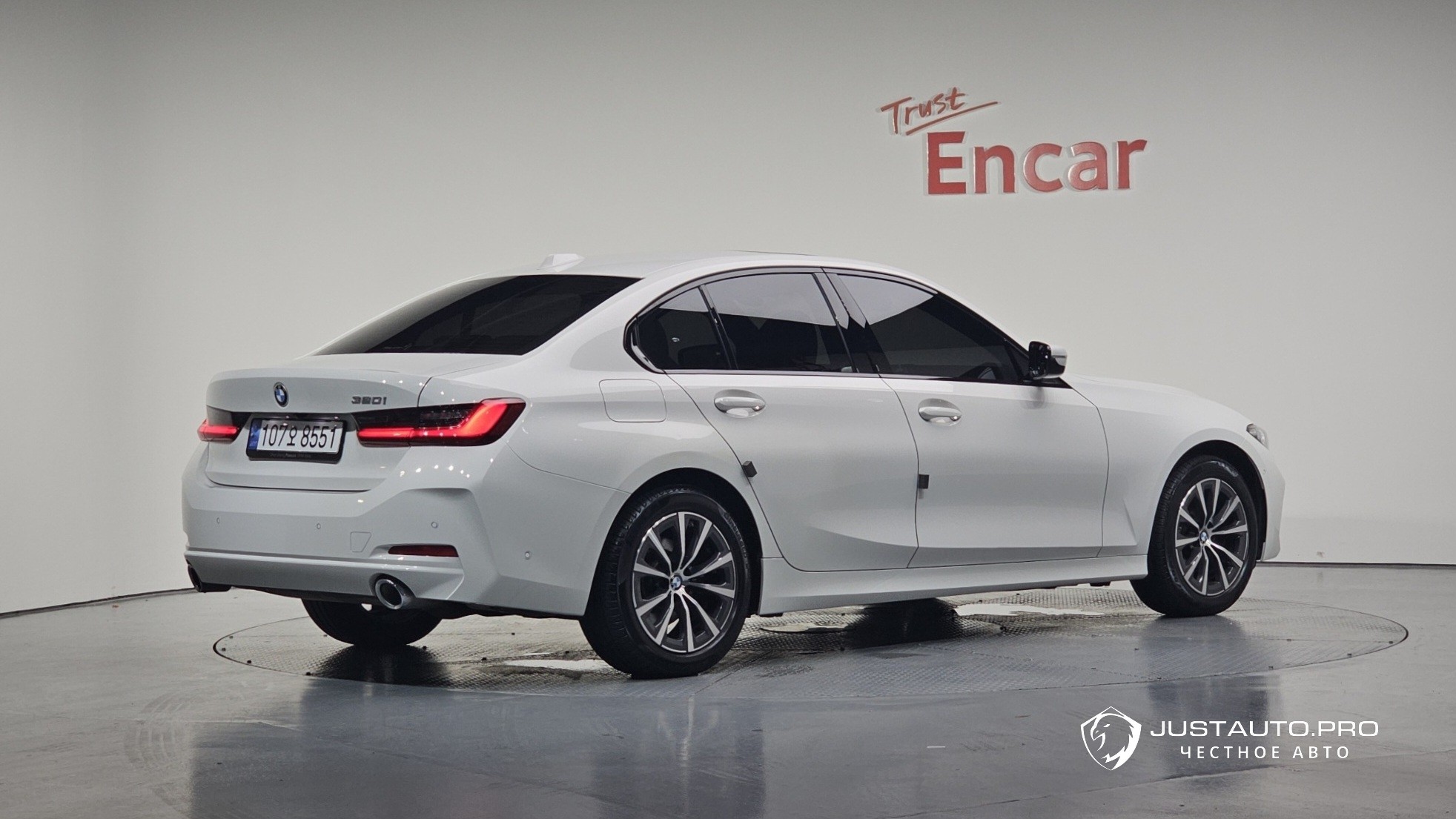 Автомобиль BMW 3-Series