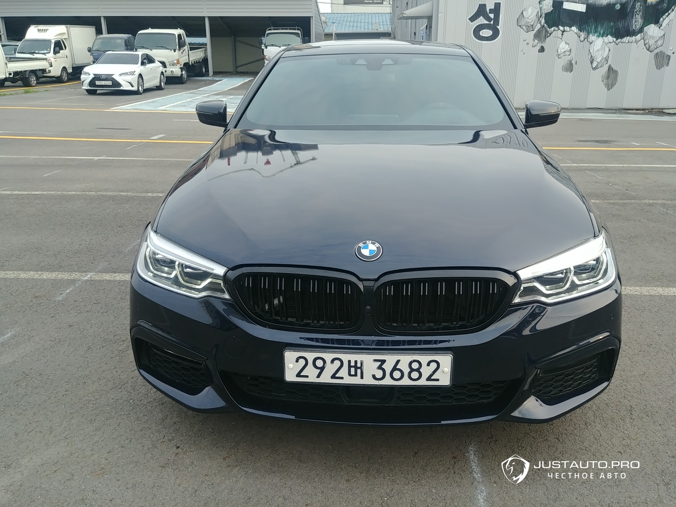Автомобиль BMW 5-Series