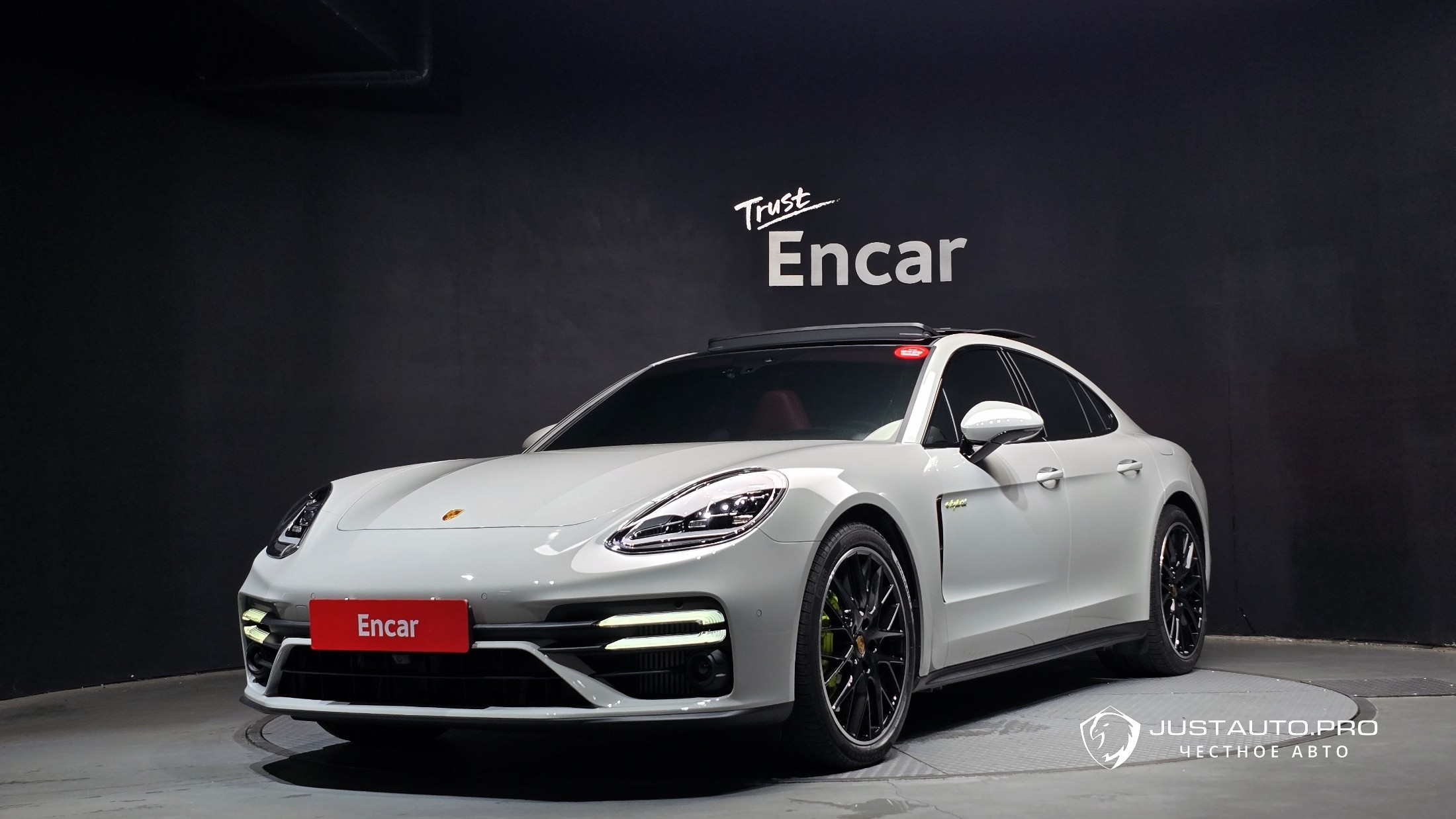 Автомобиль Porsche Panamera