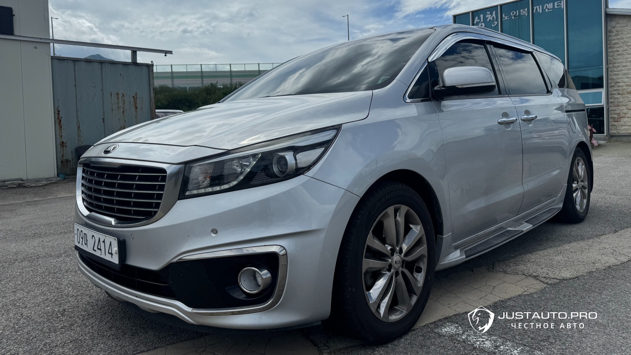 Автомобиль Kia Canival