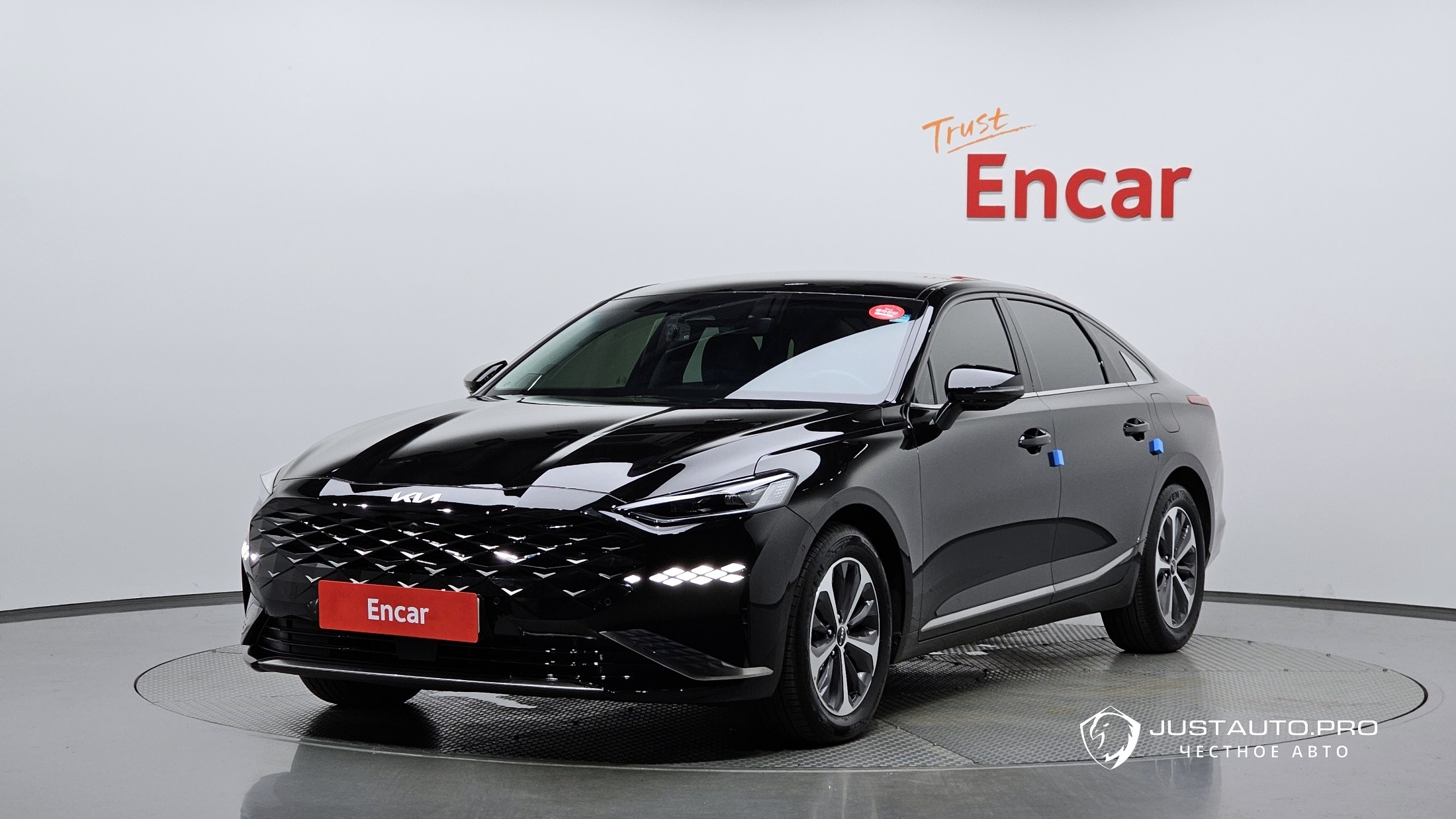 Автомобиль Kia K8