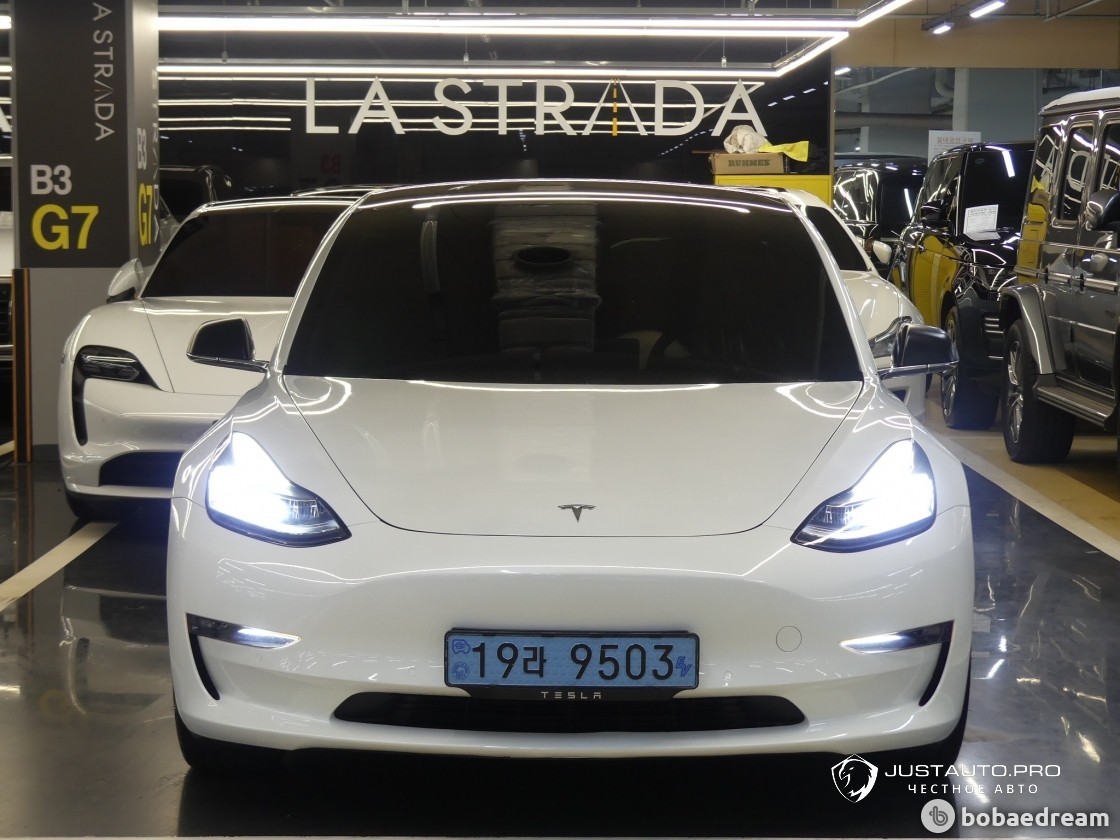 Автомобиль Tesla Model 3