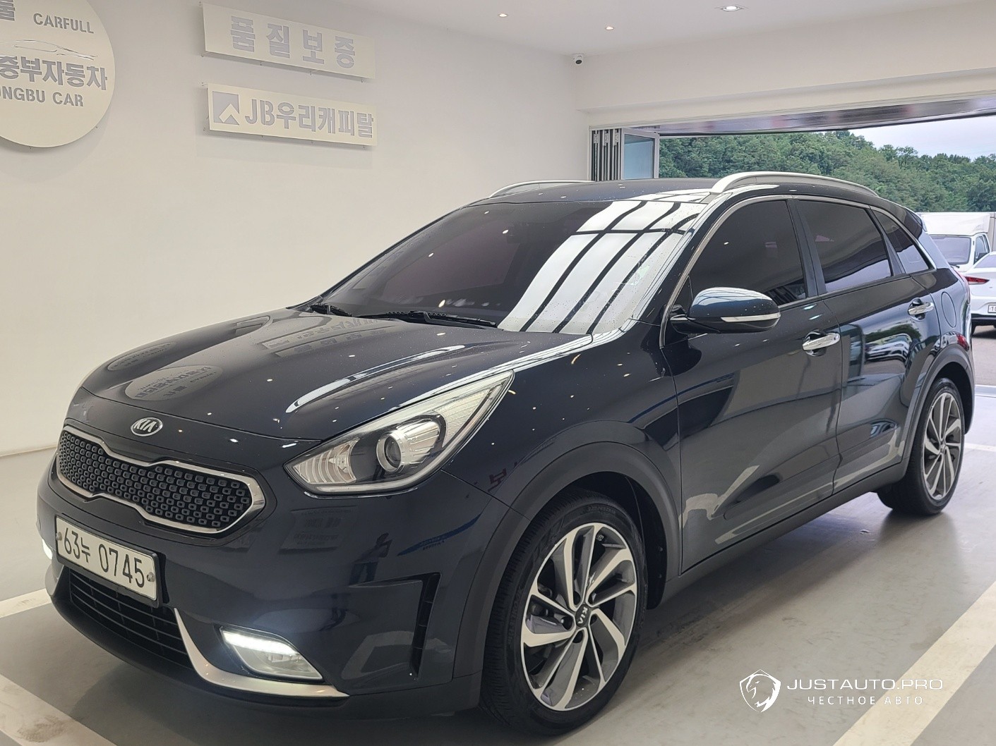 Автомобиль Kia Niro