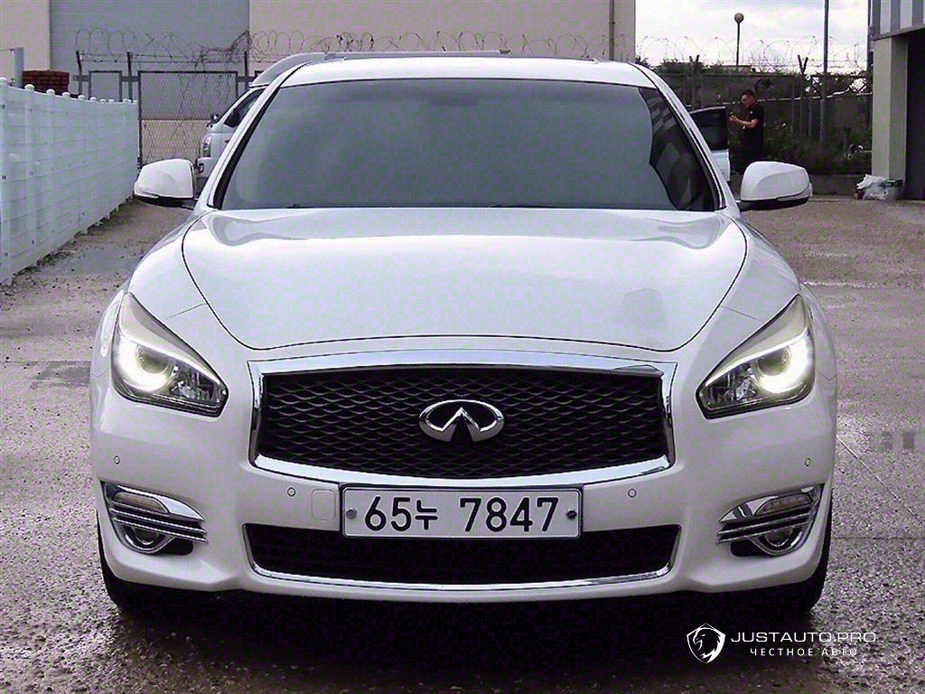 Автомобиль Infiniti Q70