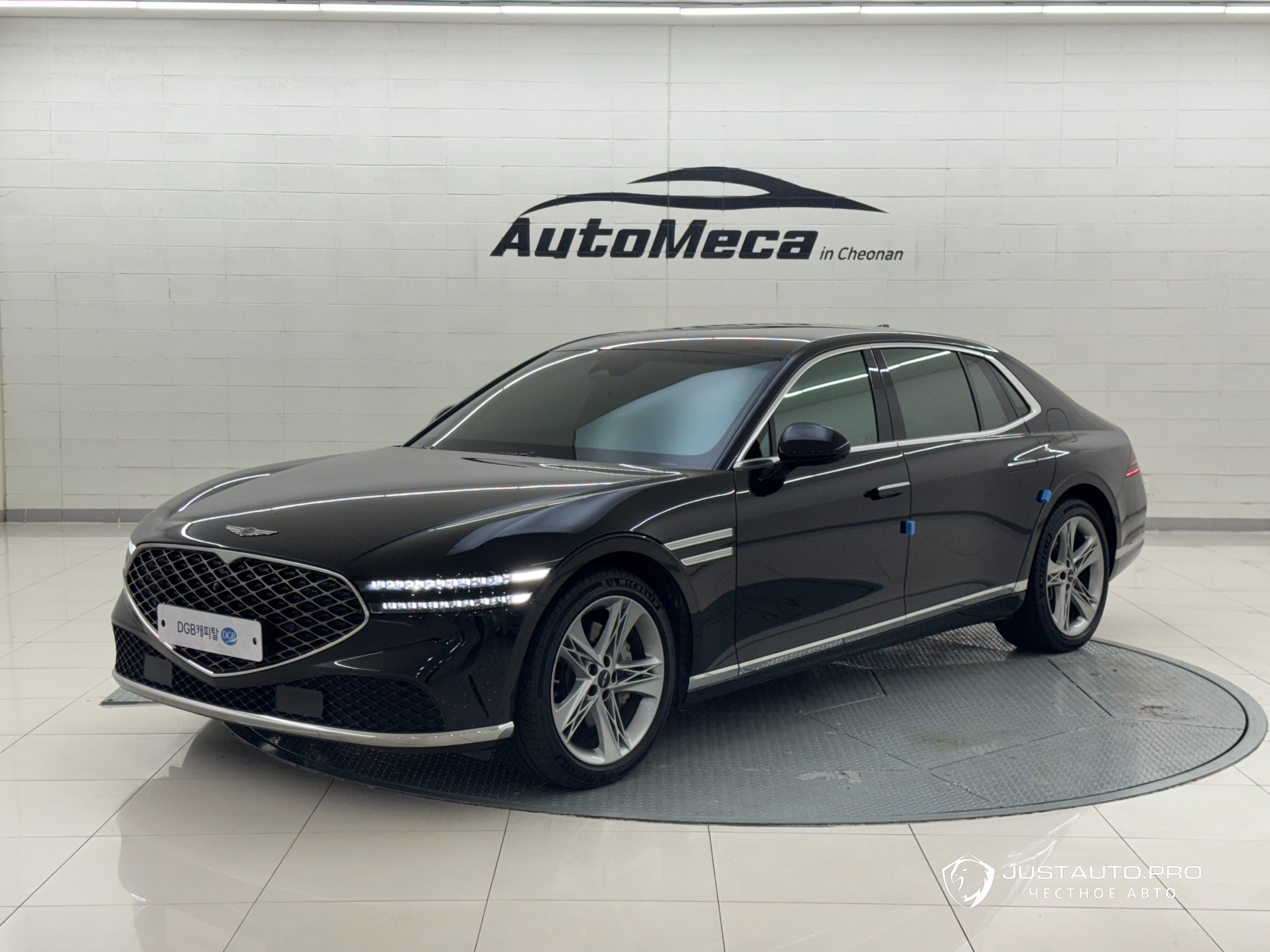 Автомобиль Genesis G90