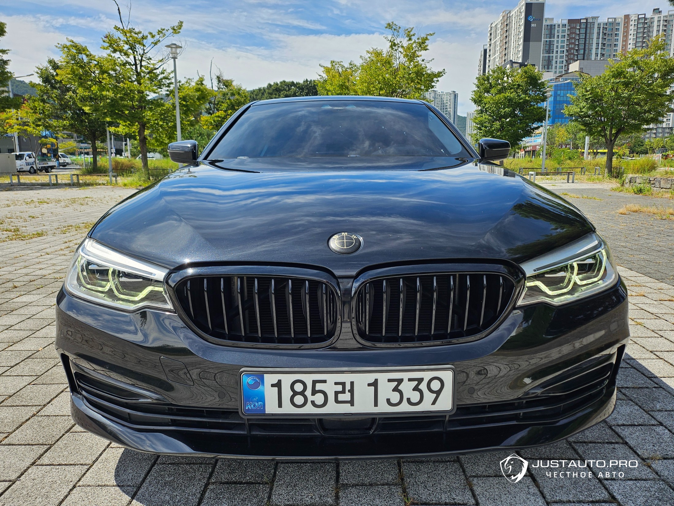 Автомобиль BMW 5-Series